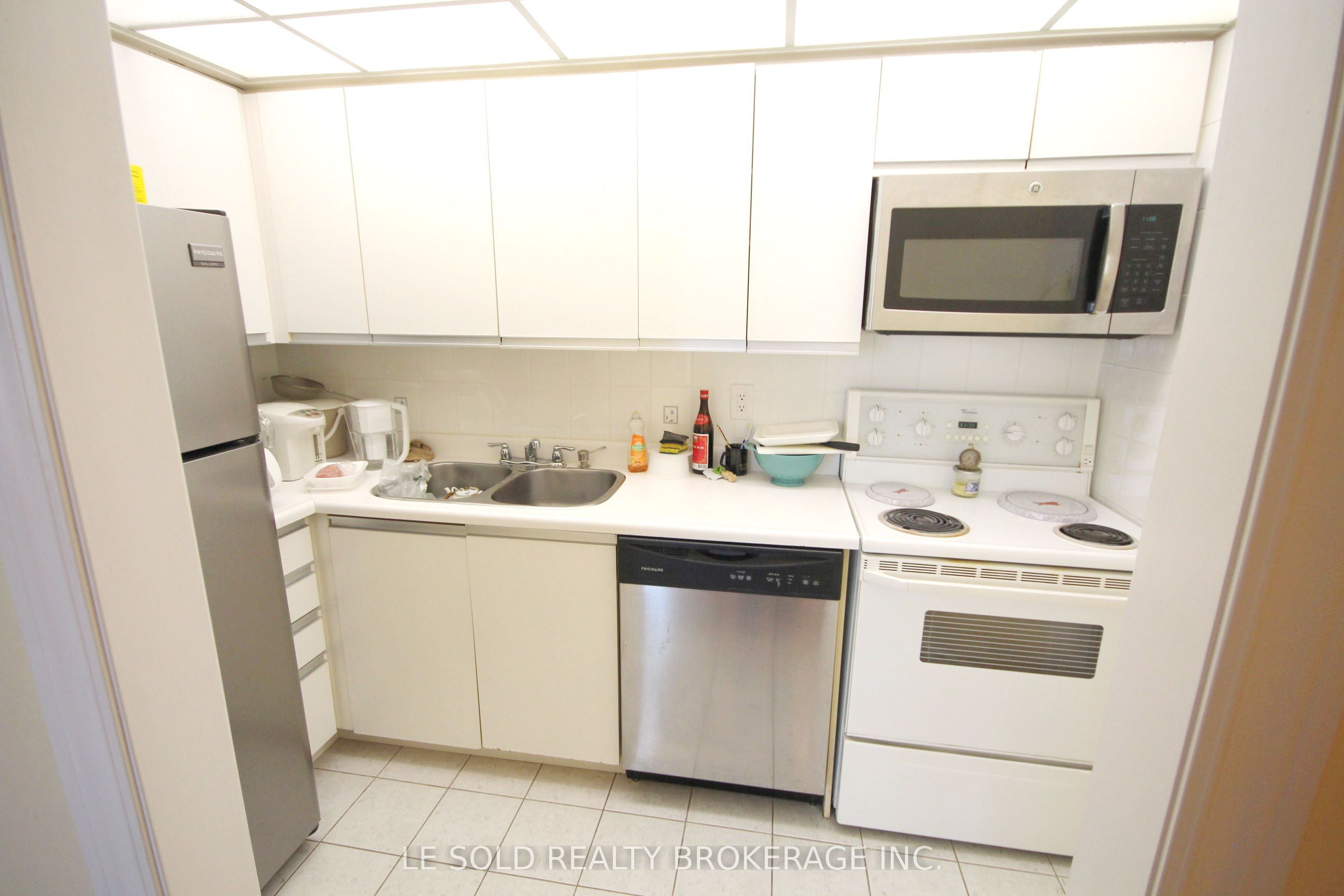40 Scollard Street 602, Toronto, ON M5R 3S1 photo 5