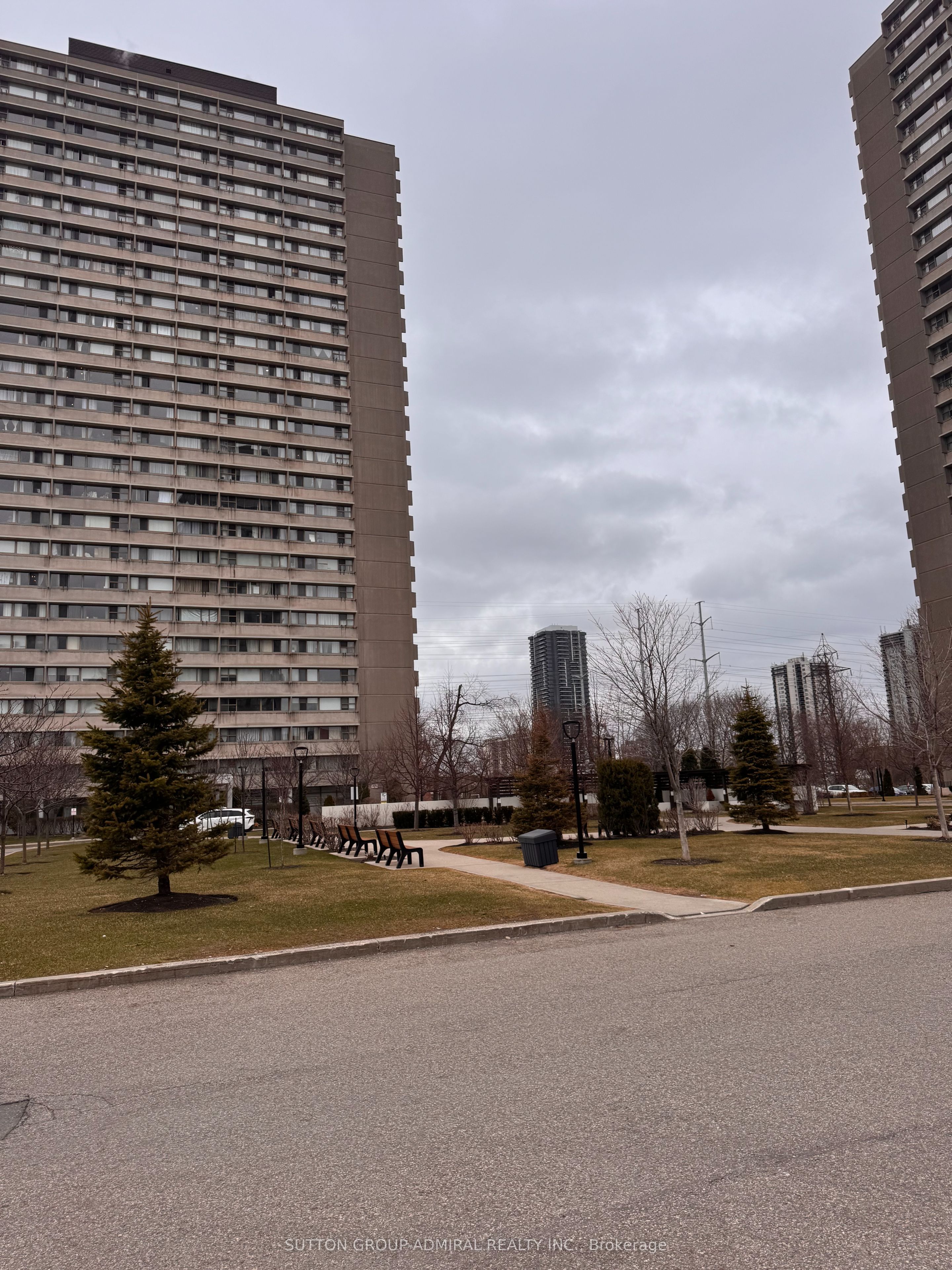 715 Don Mills Road 2405, Toronto, ON M3C 1S5 photo 2