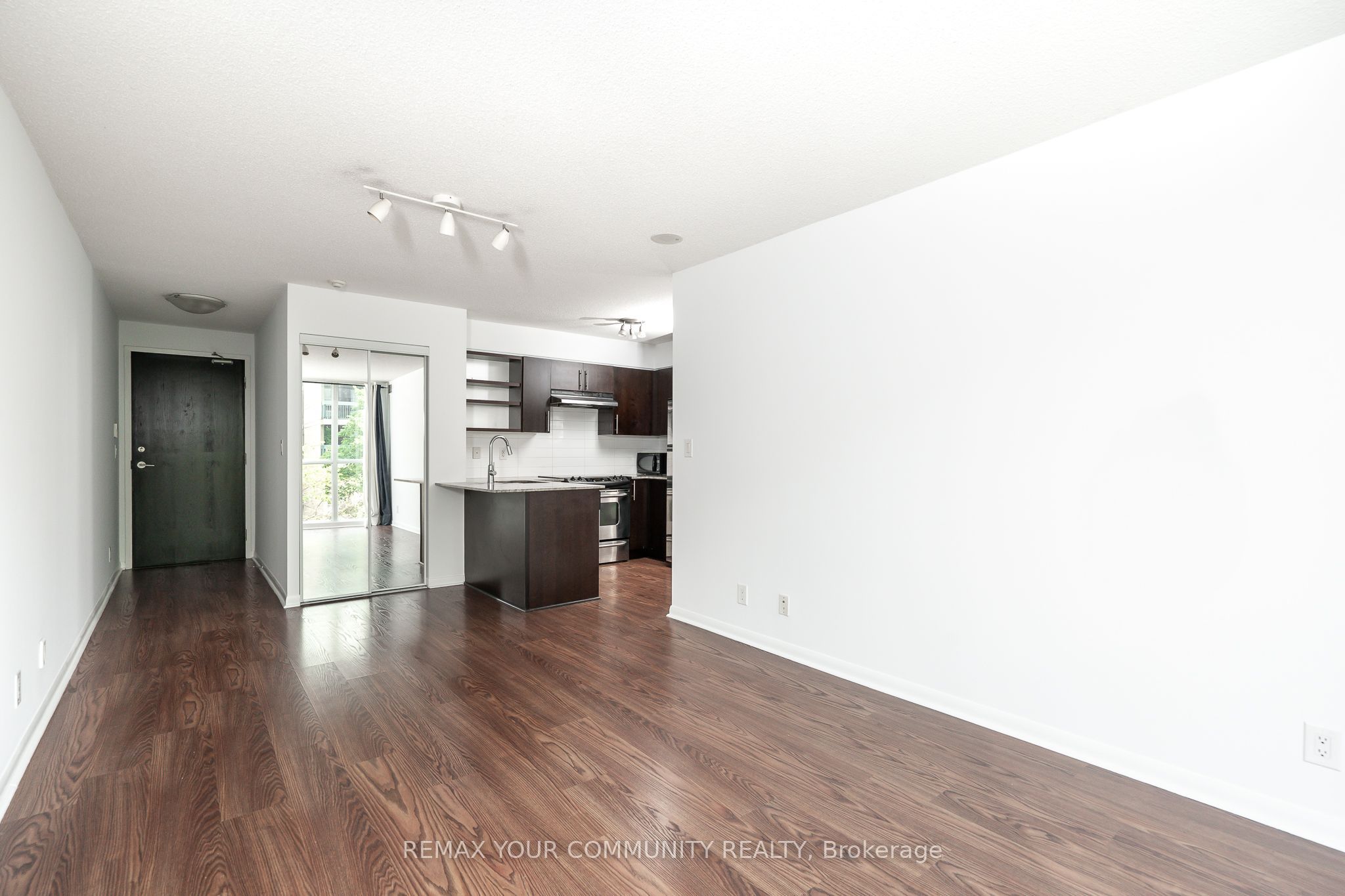 96 St Patrick Street 501, Toronto, ON M5T 1V2 photo 4
