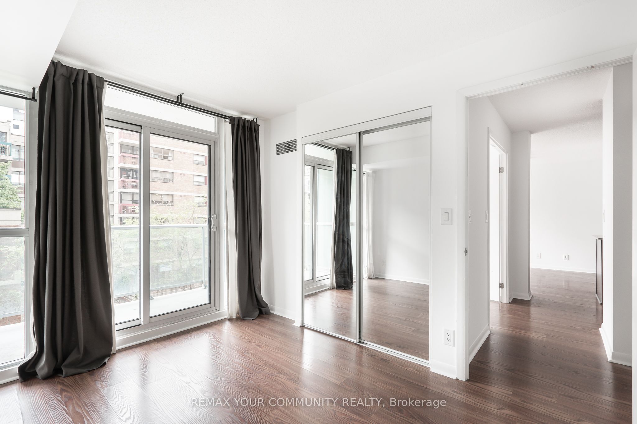 96 St Patrick Street 501, Toronto, ON M5T 1V2 photo 5