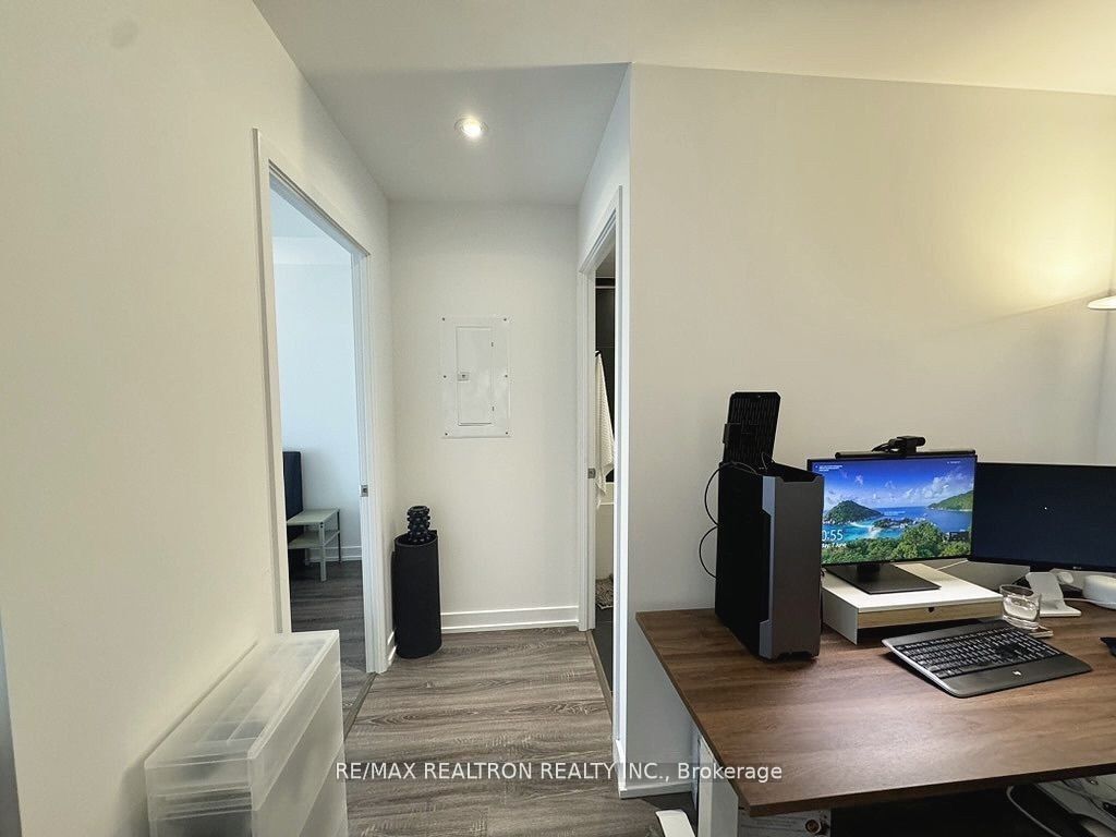 20 Edward Street 2422, Toronto, ON M5G 0C5 photo 5