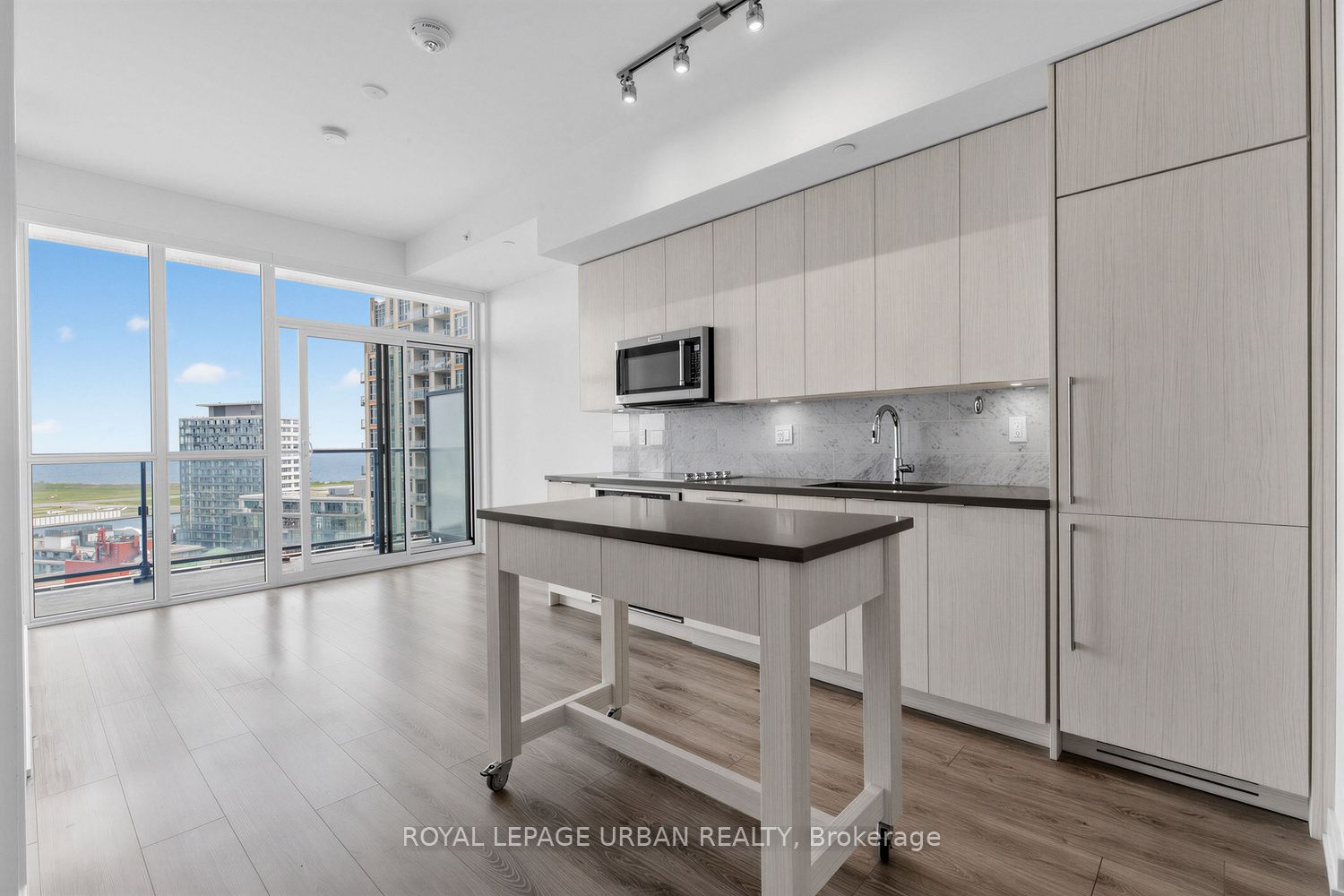 38 Iannuzzi Street 2311, Toronto, ON M5V 0E8