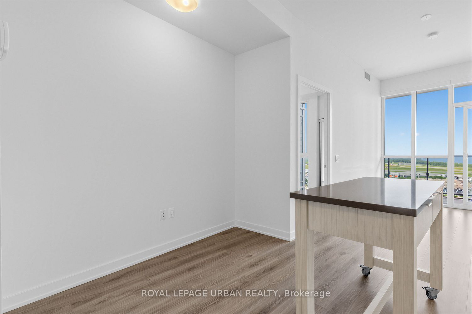 38 Iannuzzi Street 2311, Toronto, ON M5V 0E8 photo 3