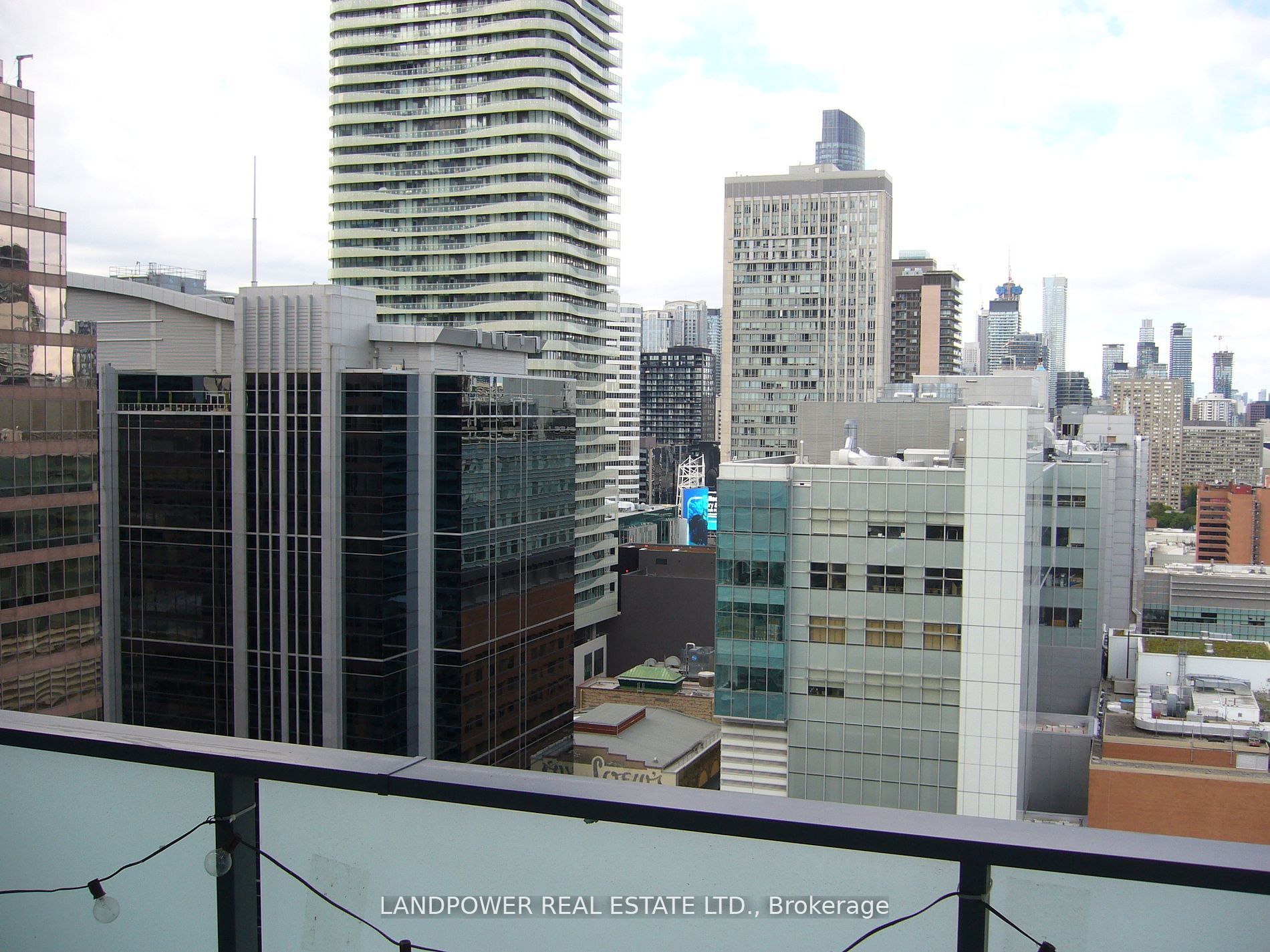 25 Richmond Street E 2514, Toronto, ON M5C 0A6 photo 3