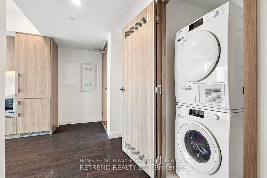 1 Concord Cityplace Way 4201, Toronto, ON M5V 0X3 photo 3