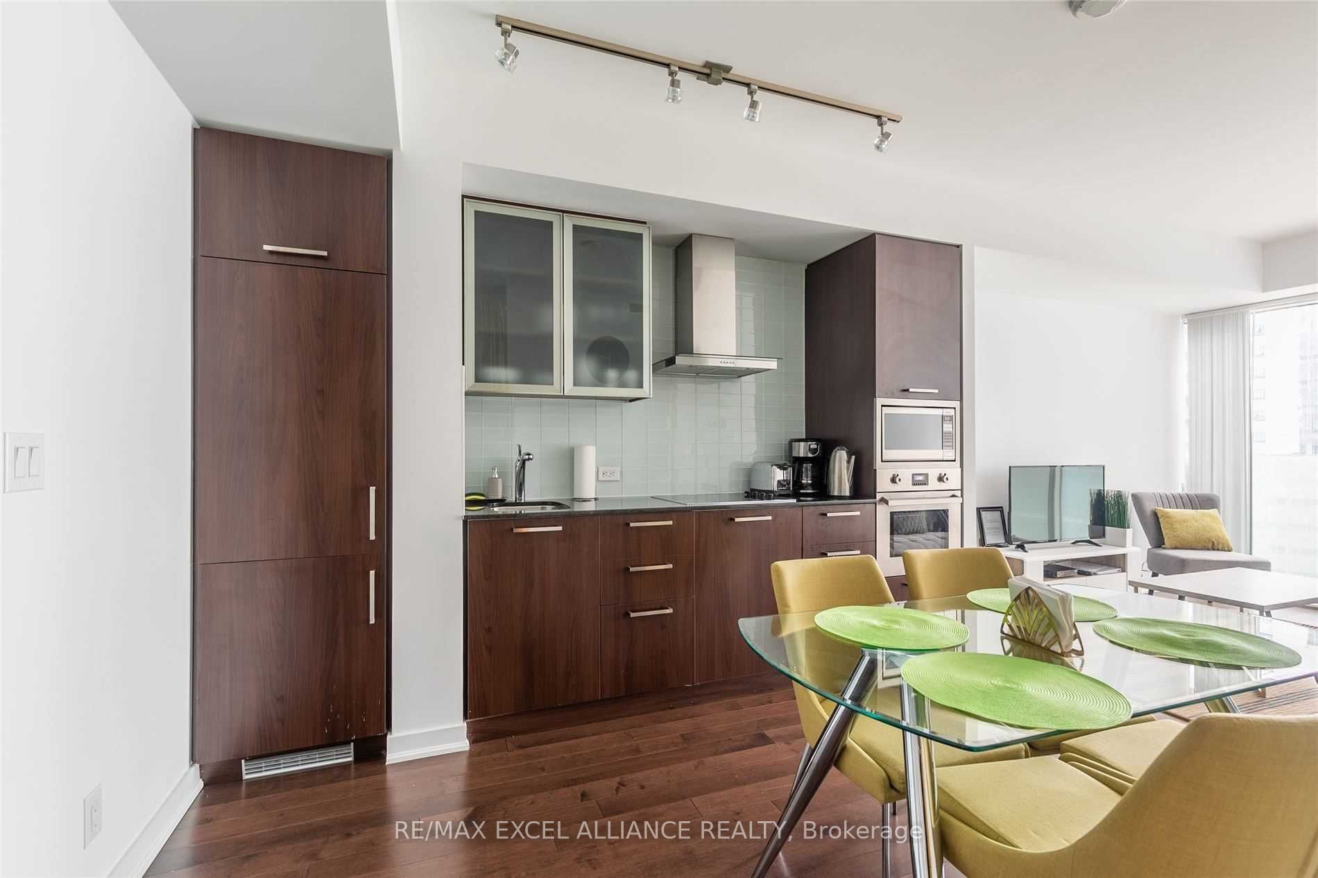 12 York Street 1809, Toronto, ON M5J 2Z2