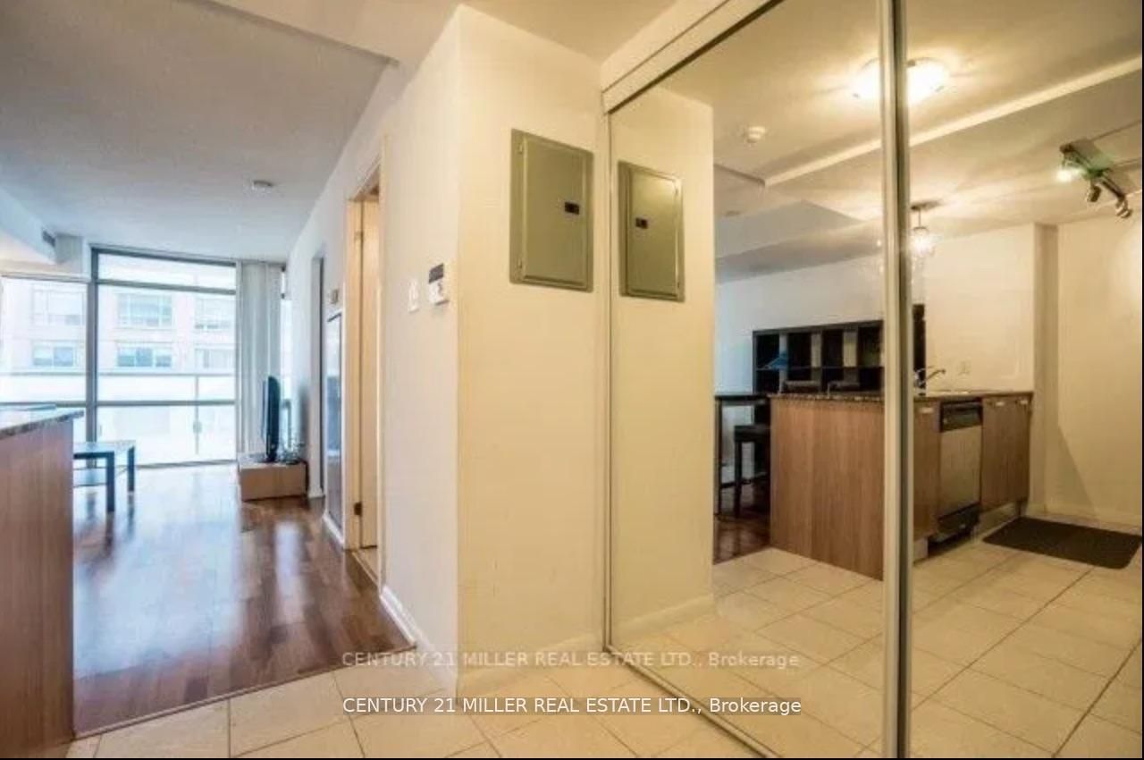 37 Grosvenor Street 1504, Toronto, ON M4Y 3G5 photo 3