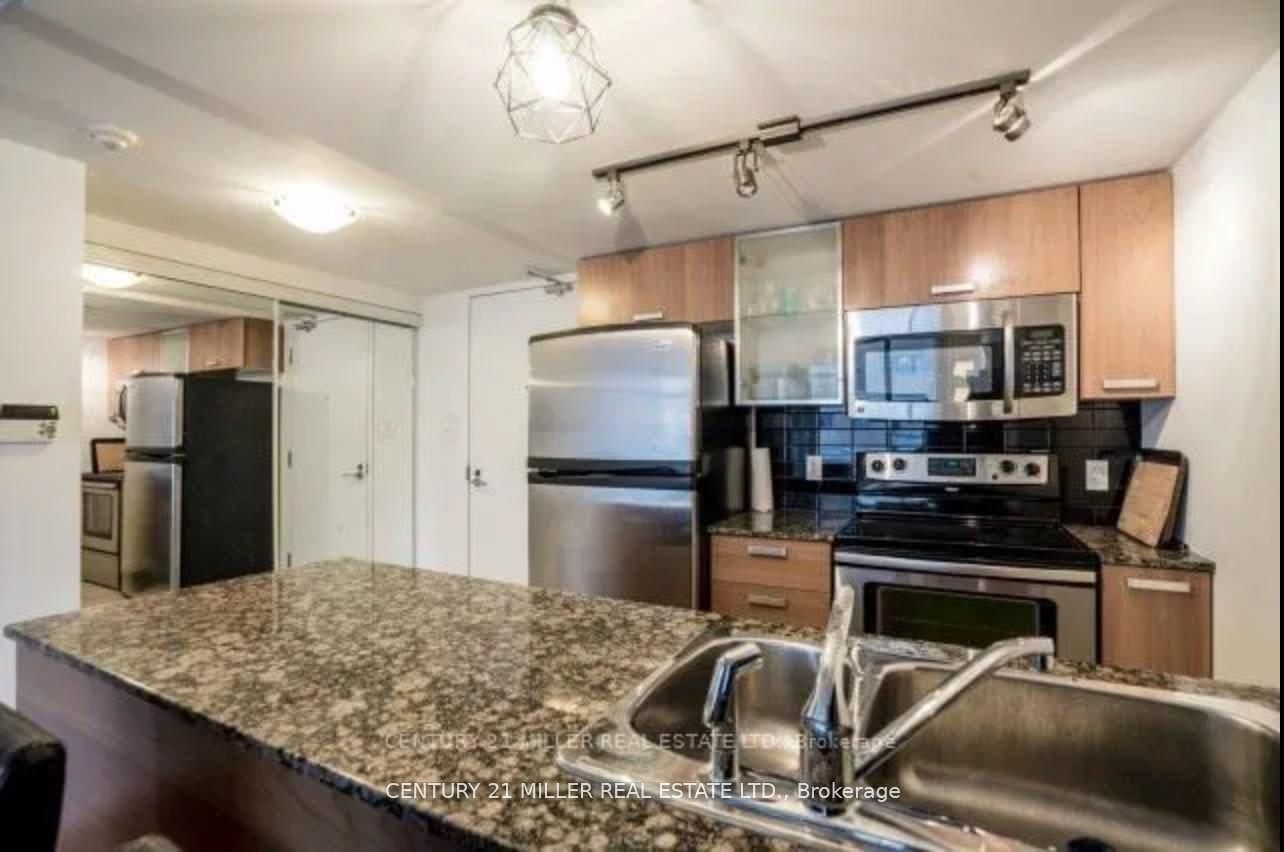 37 Grosvenor Street 1504, Toronto, ON M4Y 3G5 photo 4