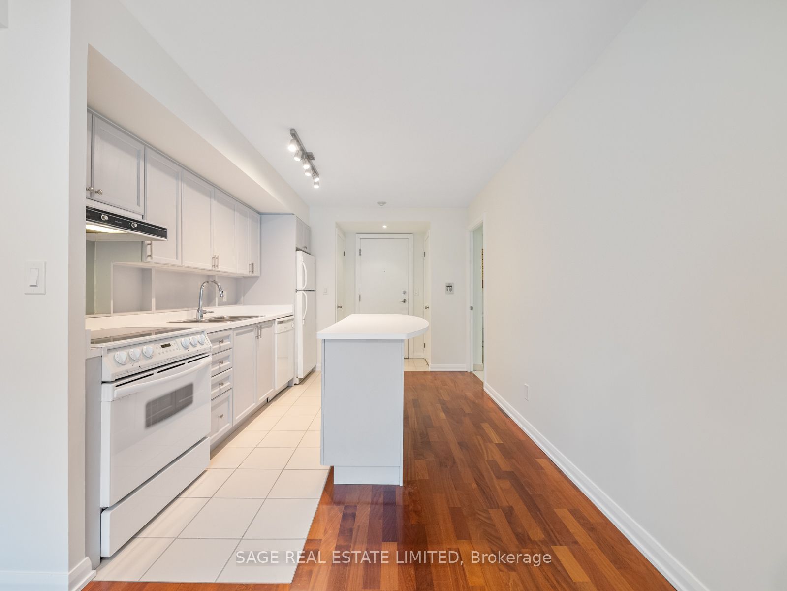 18 Beverley Street 209, Toronto, ON M5T 3L2 photo 3