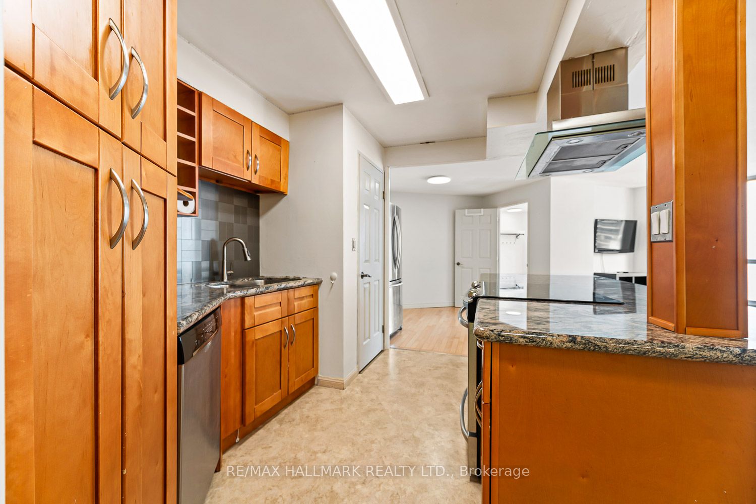 7 Carlton Street 1813, Toronto, ON M5B 2M3 photo 4