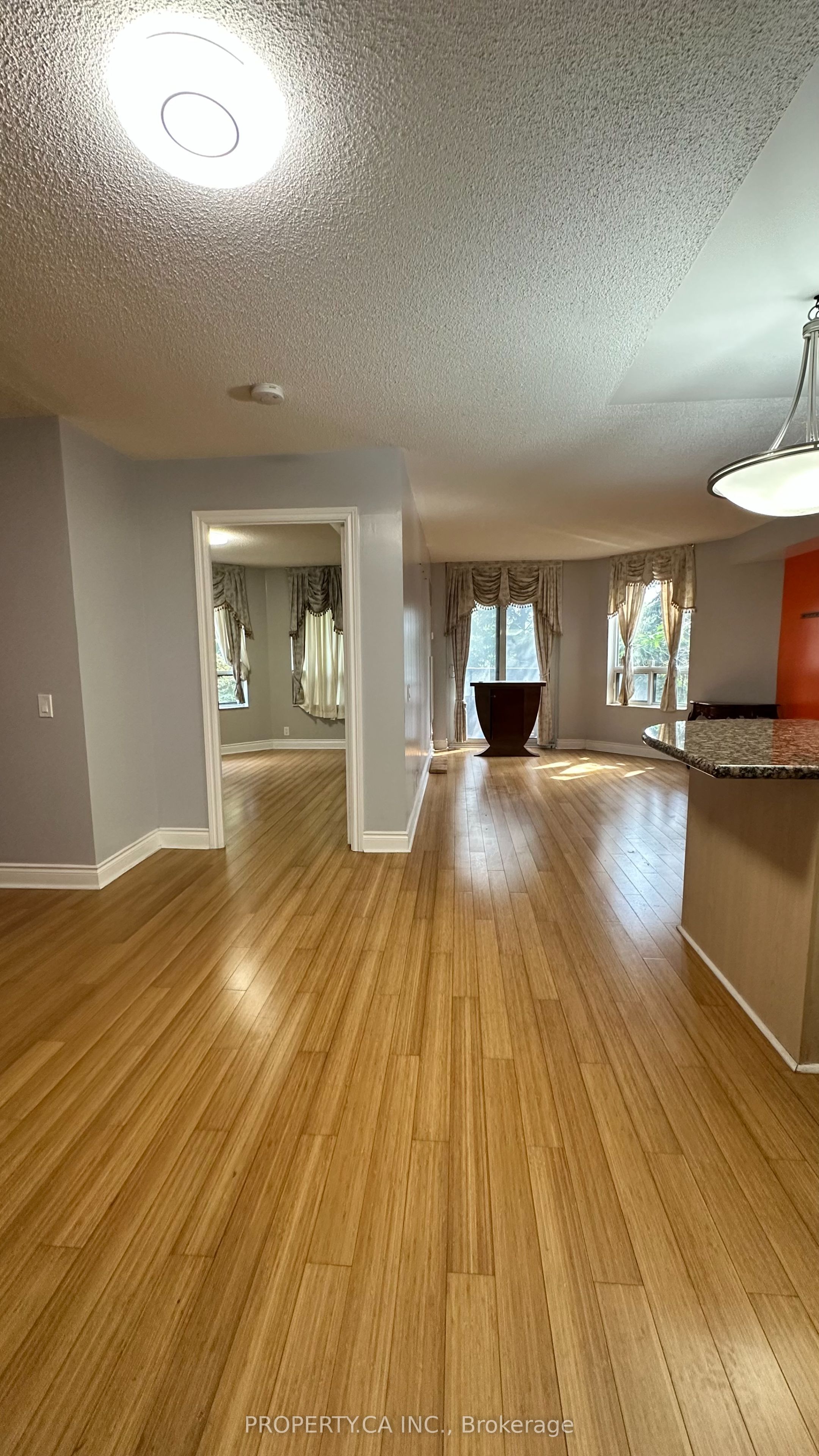 80 Harrison Garden Boulevard 221, Toronto, ON M2N 7E3 photo 3