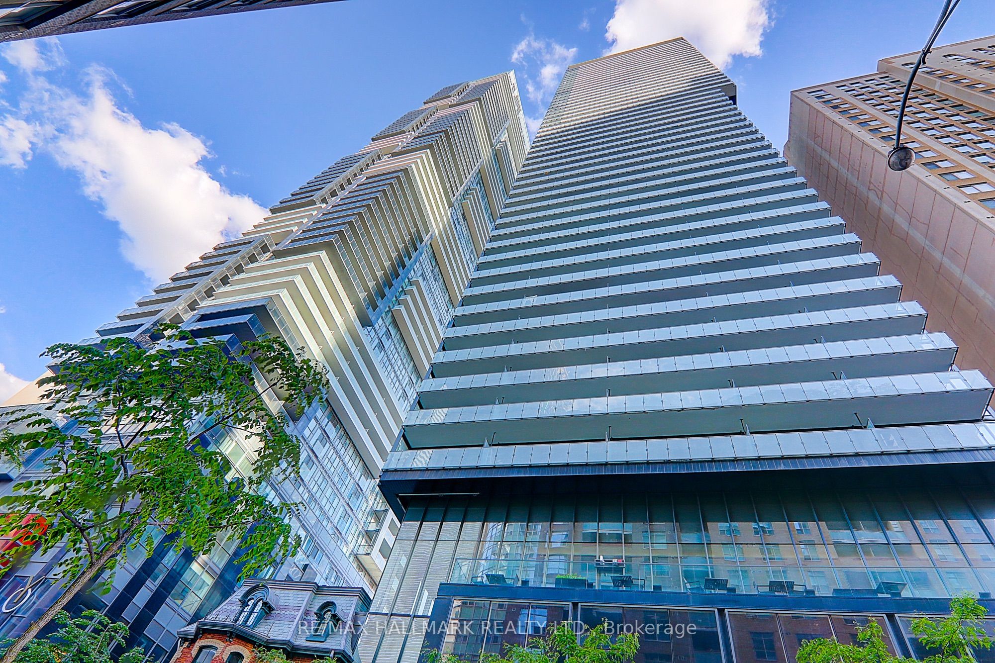 15 Grenville Street 1406, Toronto, ON M4Y 0B9