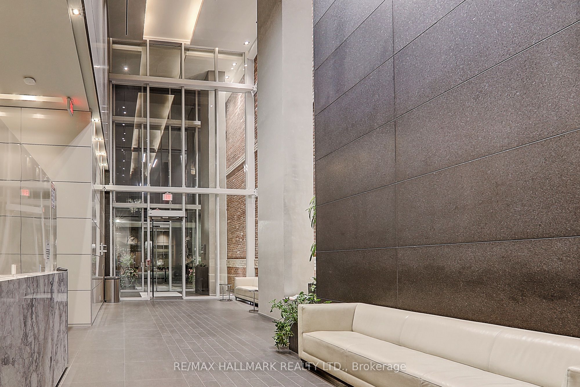 15 Grenville Street 1406, Toronto, ON M4Y 0B9 photo 4