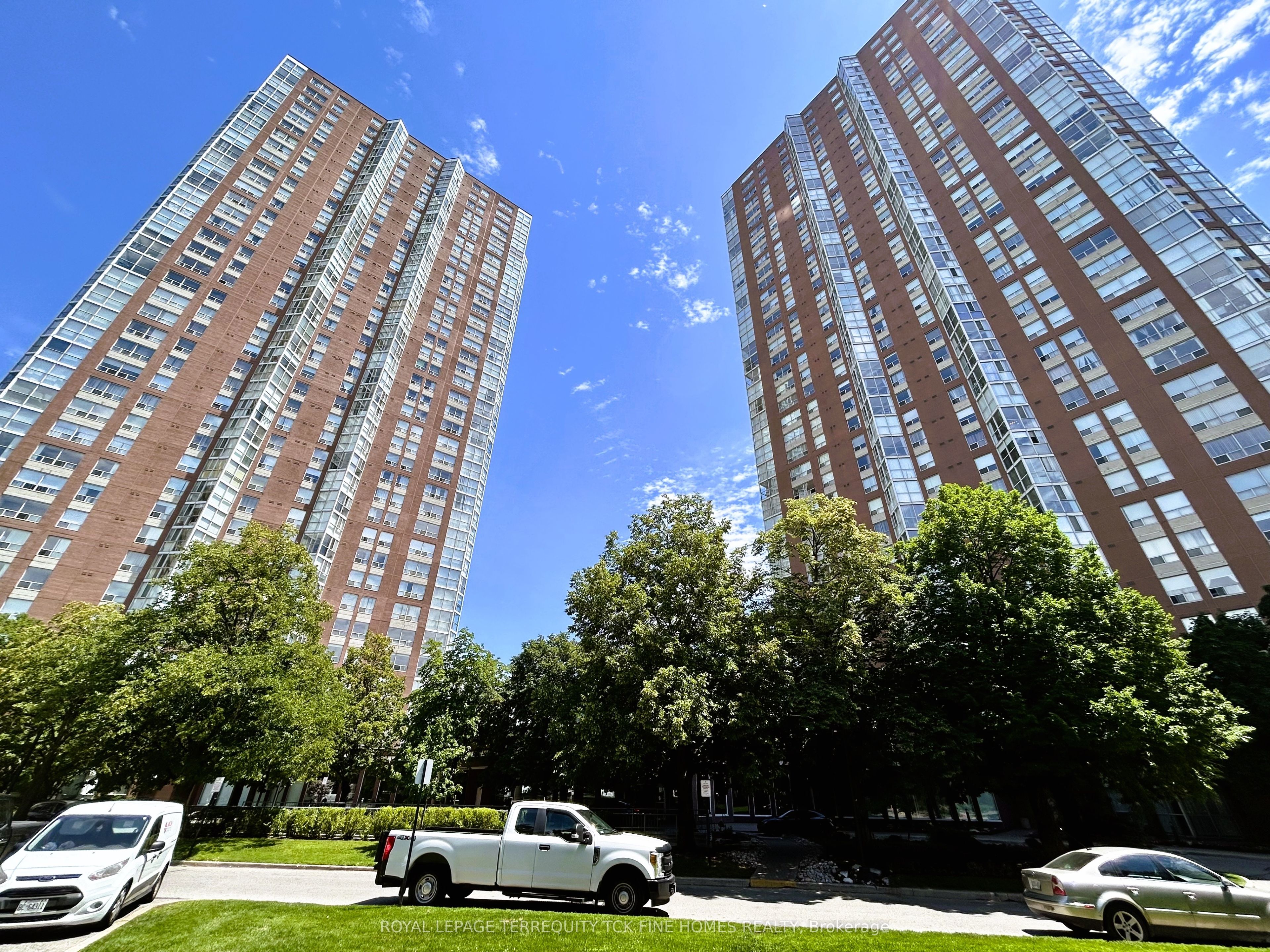 5 Concorde Place 1810, Toronto, ON M3C 3M8
