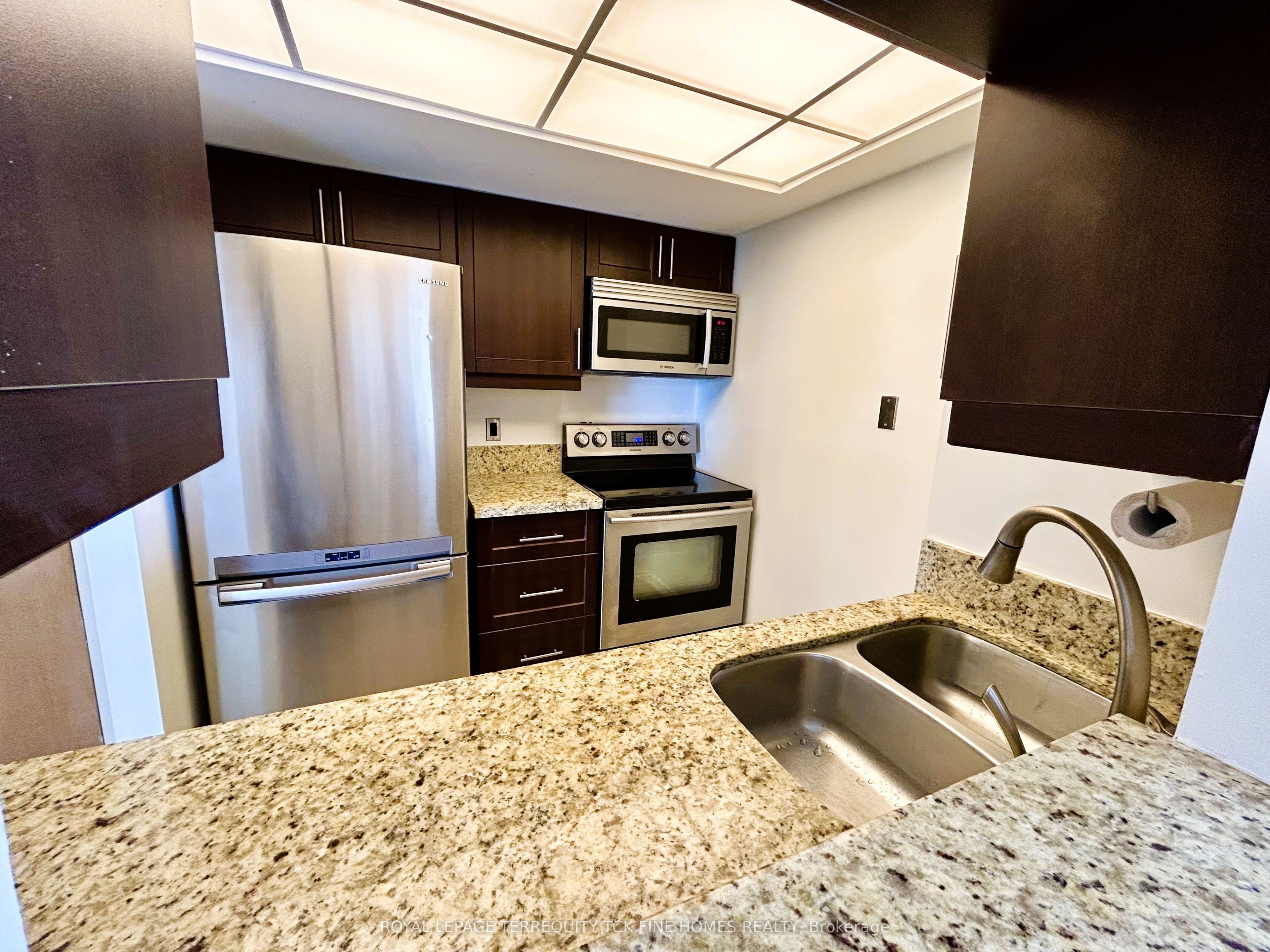 5 Concorde Place 1810, Toronto, ON M3C 3M8 photo 4