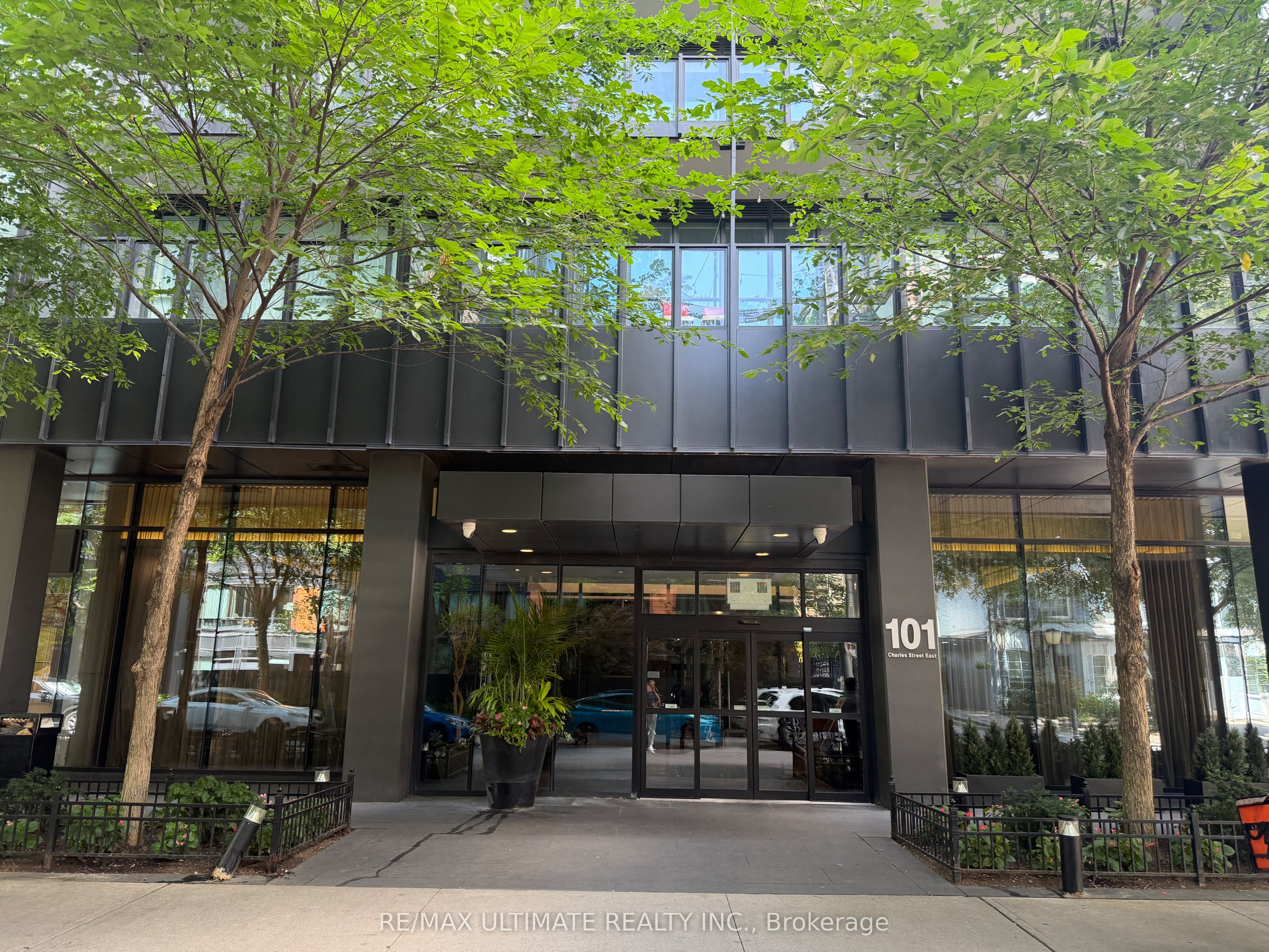 101 Charles Street E 301, Toronto, ON M4Y 0A9 photo 2