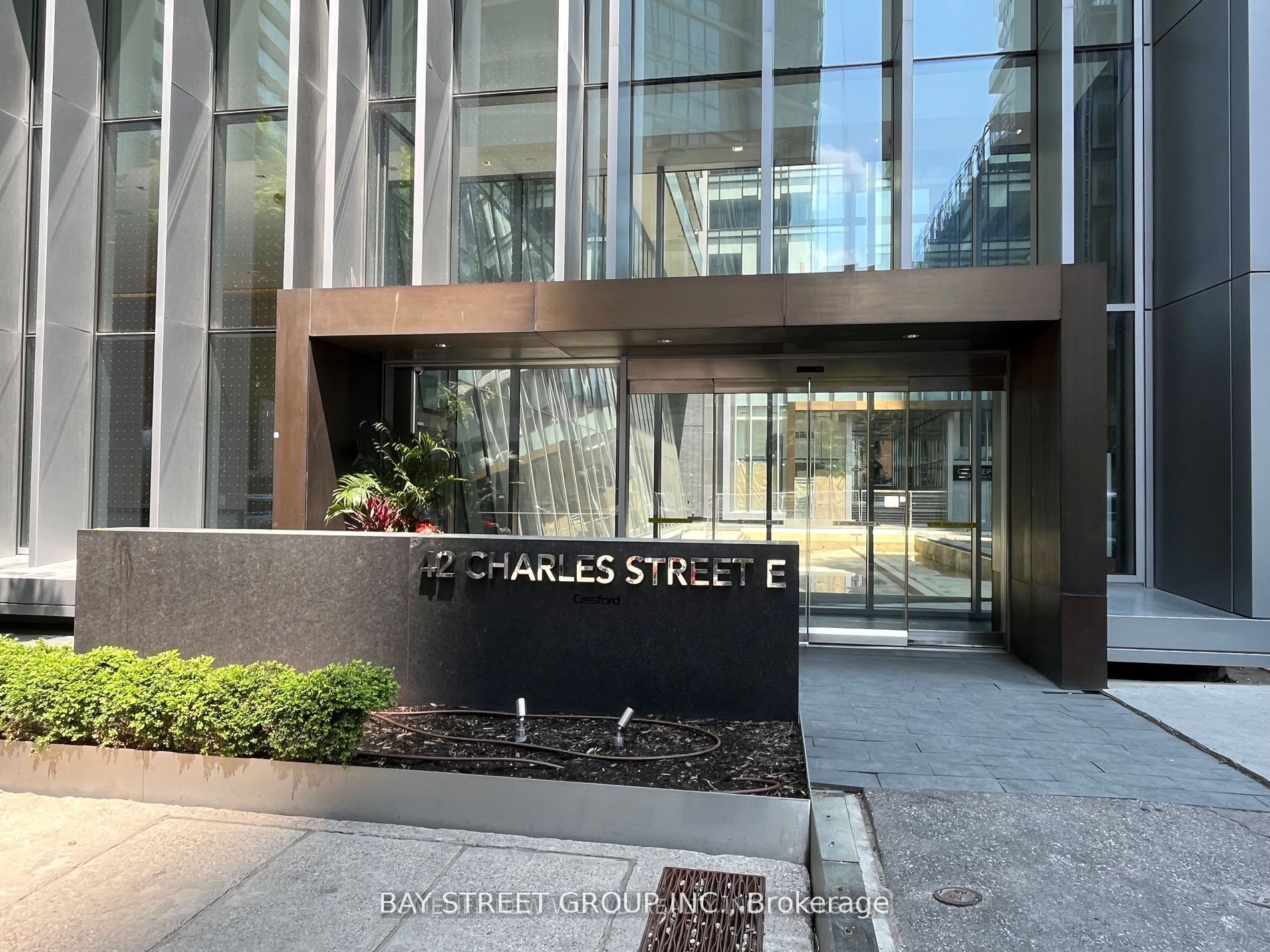 42 Charles Street E 401, Toronto, ON M4Y 0B7 photo 2