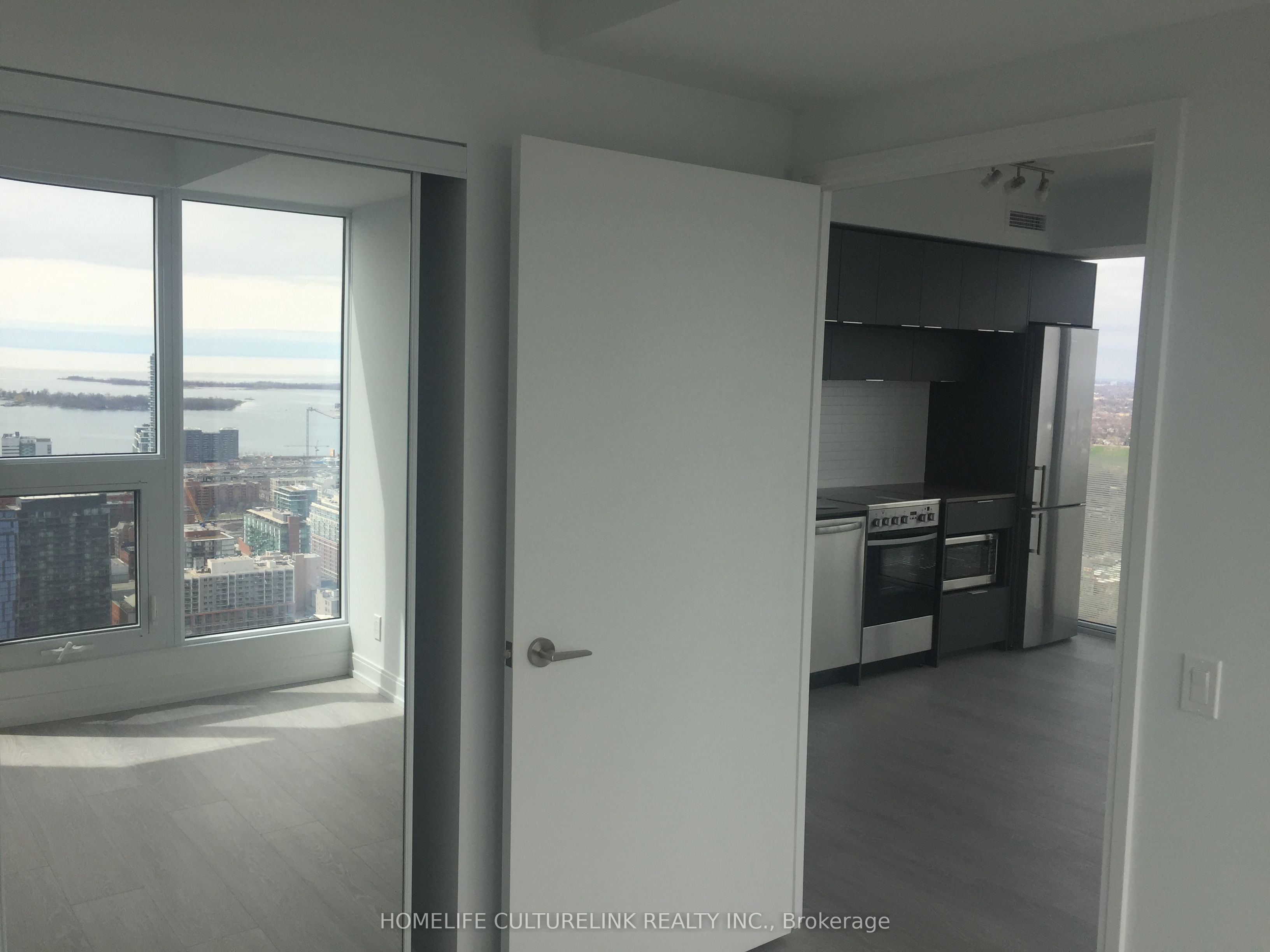 181 Dundas Street E 5505, Toronto, ON M5A 0N5 photo 3