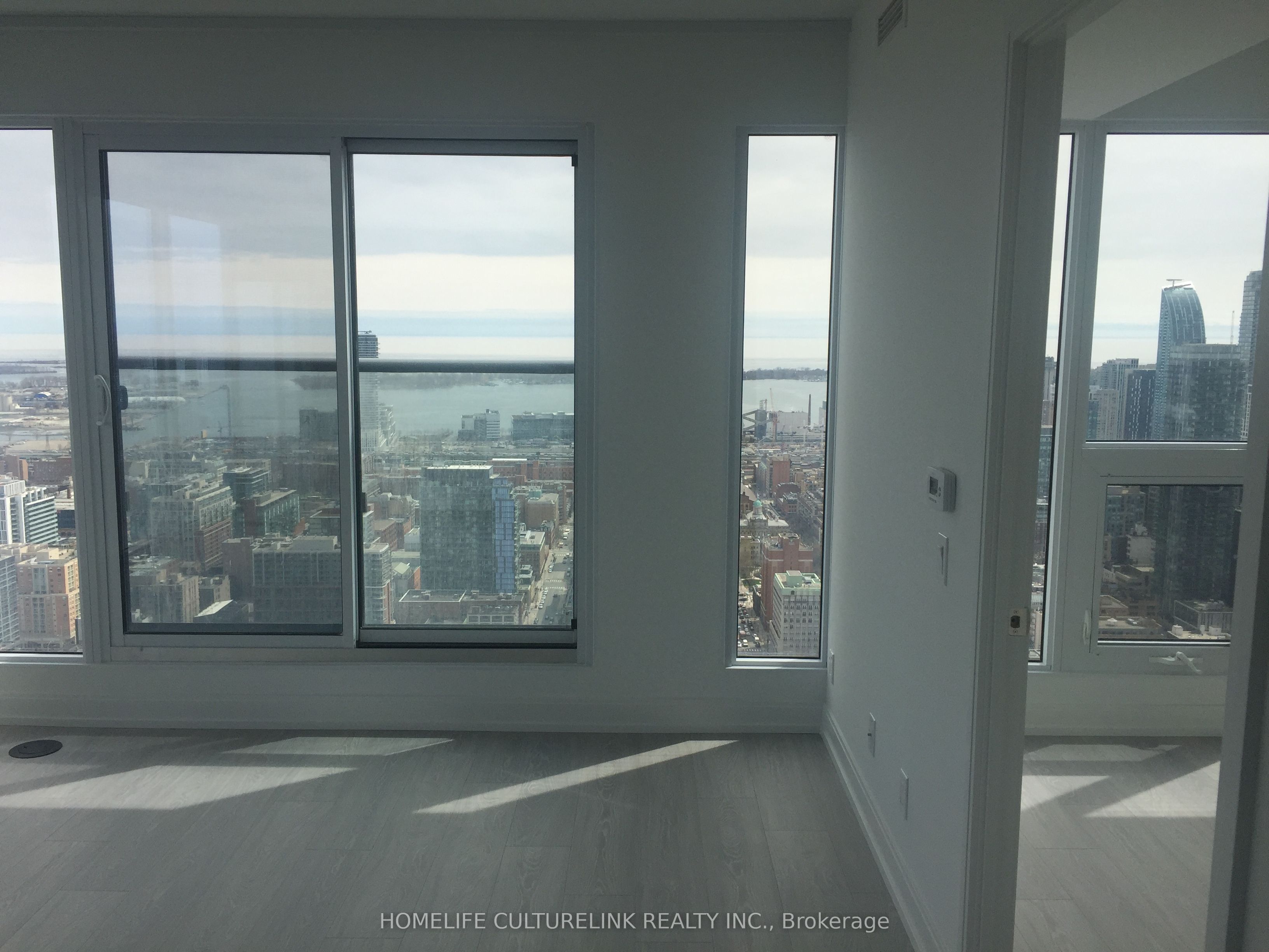 181 Dundas Street E 5505, Toronto, ON M5A 0N5 photo 5