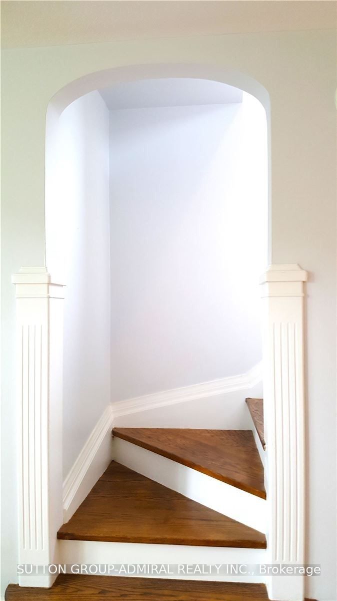 112 Glenvale Boulevard, Toronto, ON M4G 2V9 photo 3