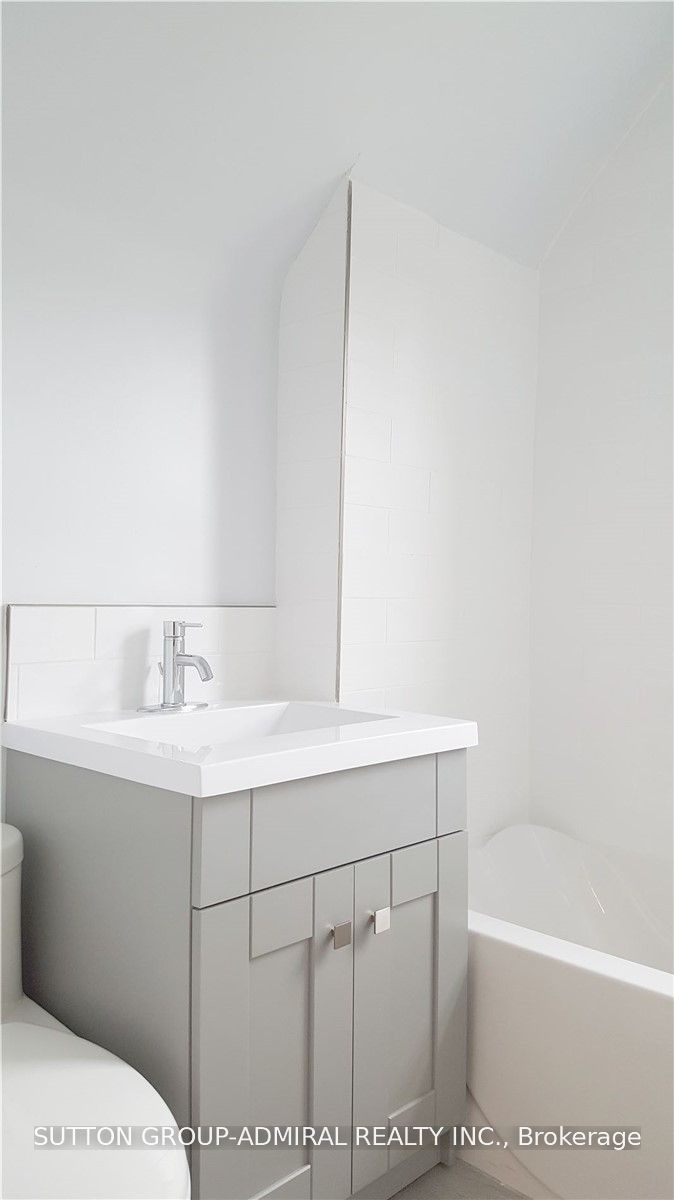 112 Glenvale Boulevard, Toronto, ON M4G 2V9 photo 4