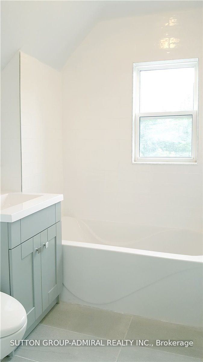 112 Glenvale Boulevard, Toronto, ON M4G 2V9 photo 5
