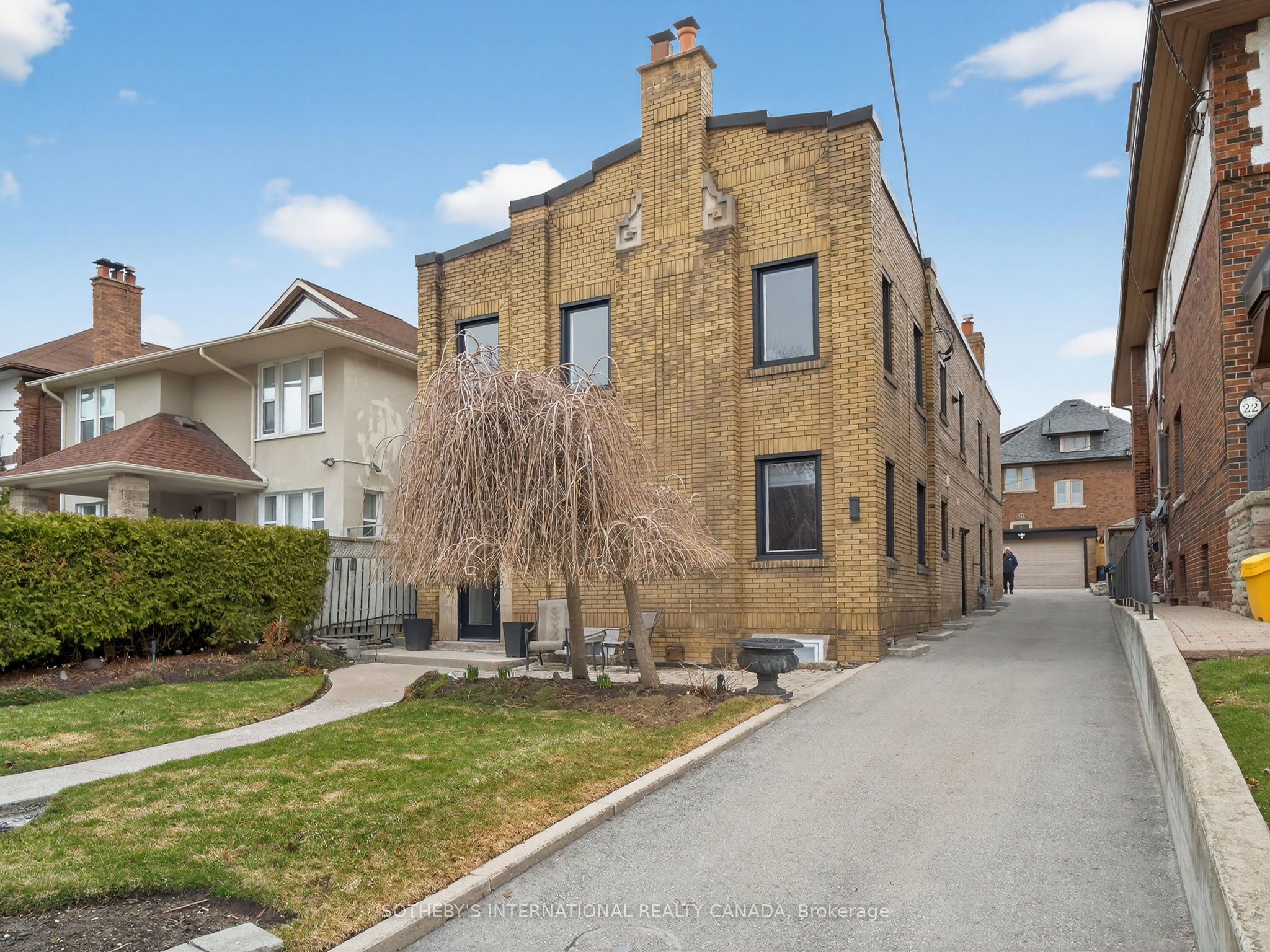 24 College View Avenue 1B, Toronto, ON M5P 1J4