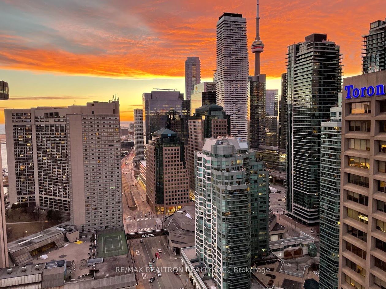 15 Queens Quay E 2404, Toronto, ON M5E 0C5
