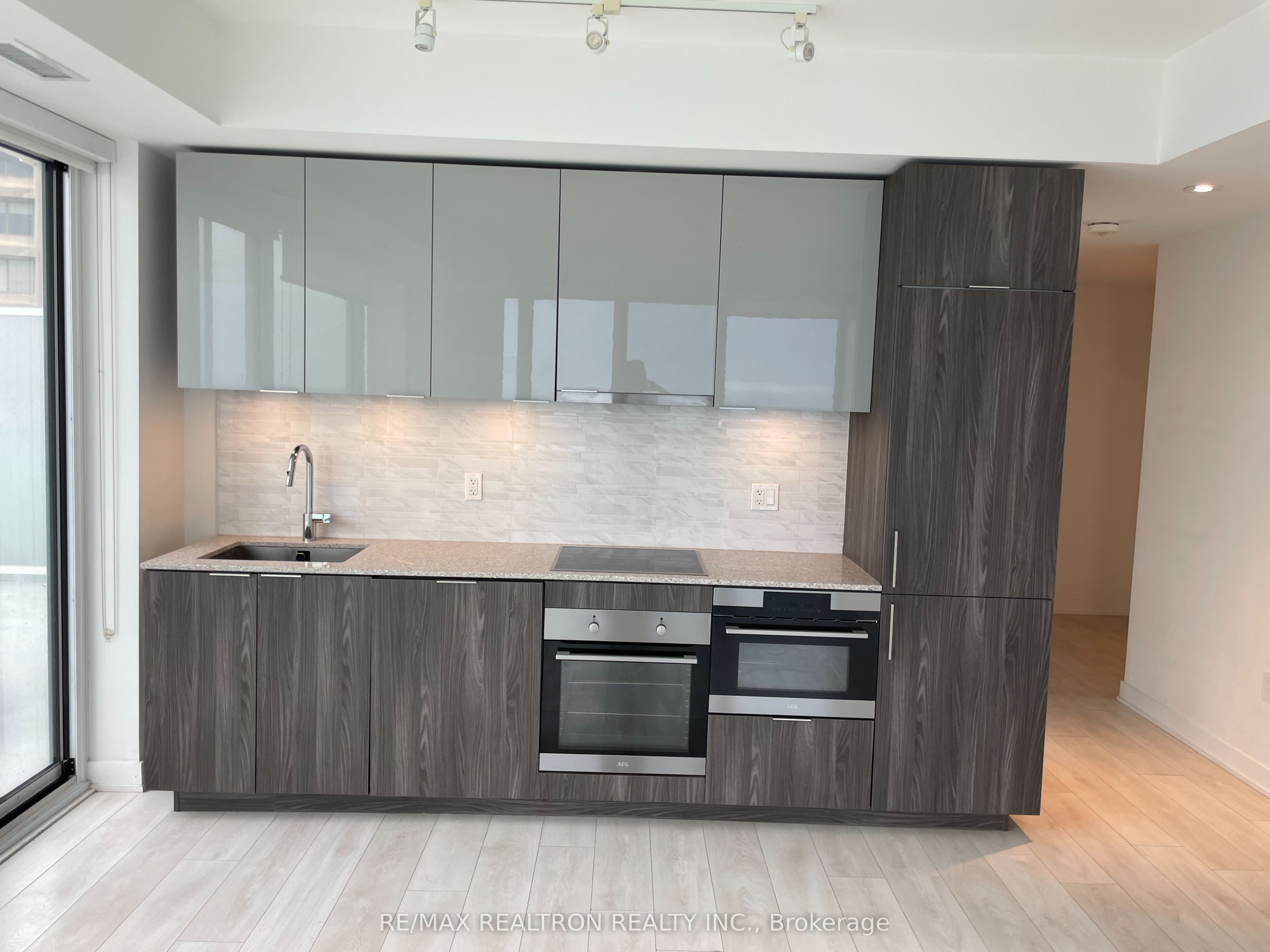 15 Queens Quay E 2404, Toronto, ON M5E 0C5 photo 4