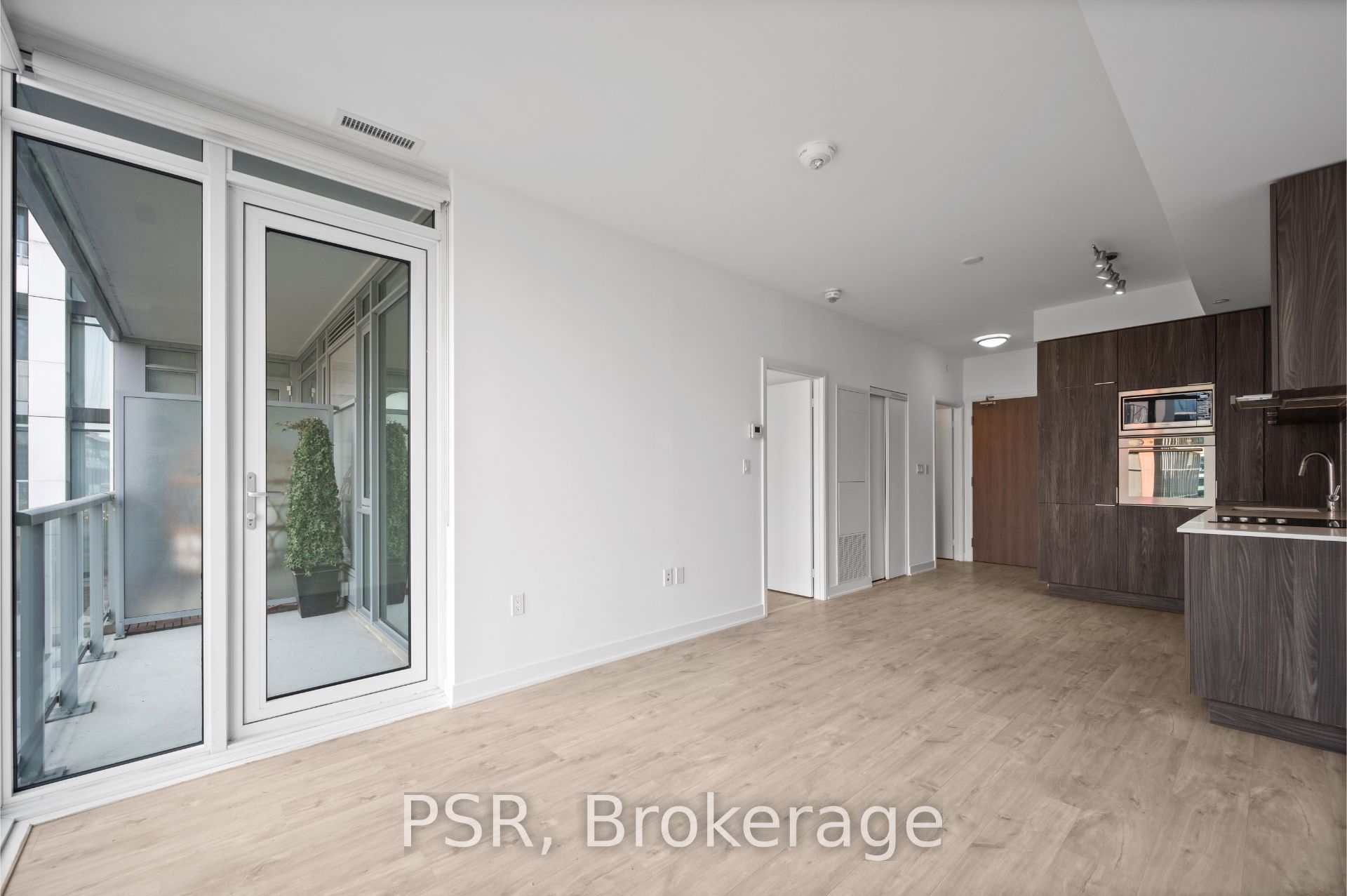 576 Front Street W 1220, Toronto, ON M5V 0P8 photo 4