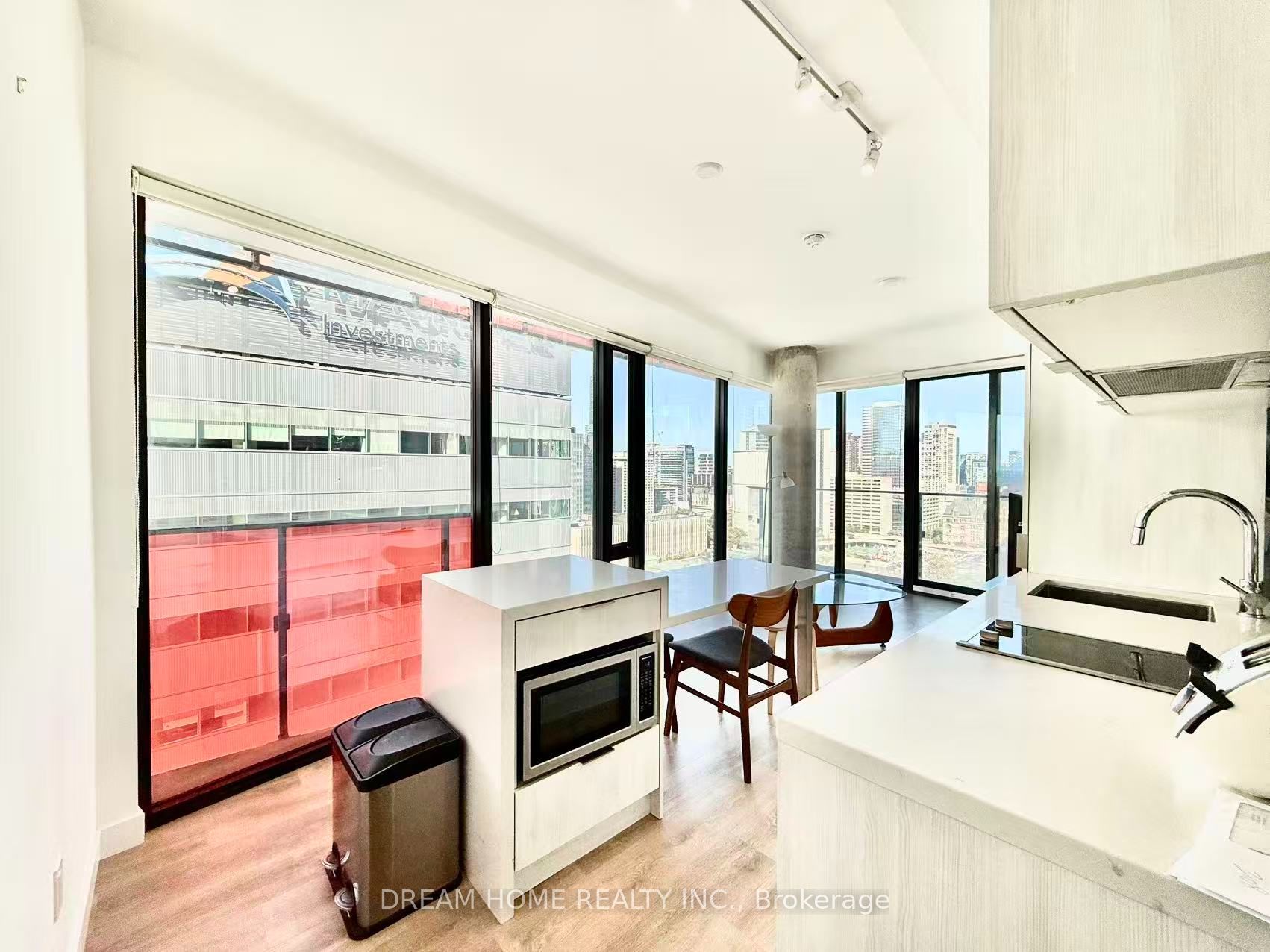 215 Queen Street W 2108, Toronto, ON M5V 0P5 photo 3