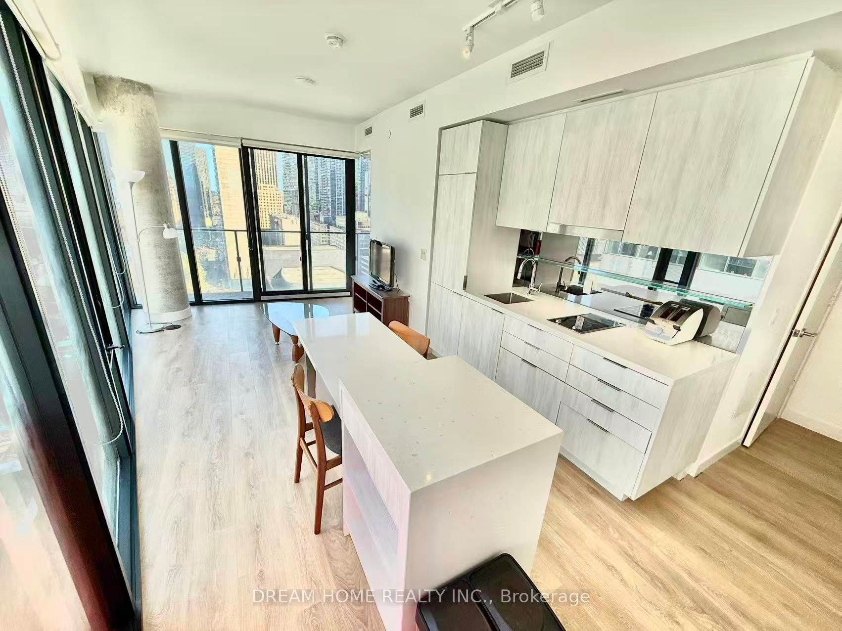 215 Queen Street W 2108, Toronto, ON M5V 0P5 photo 5