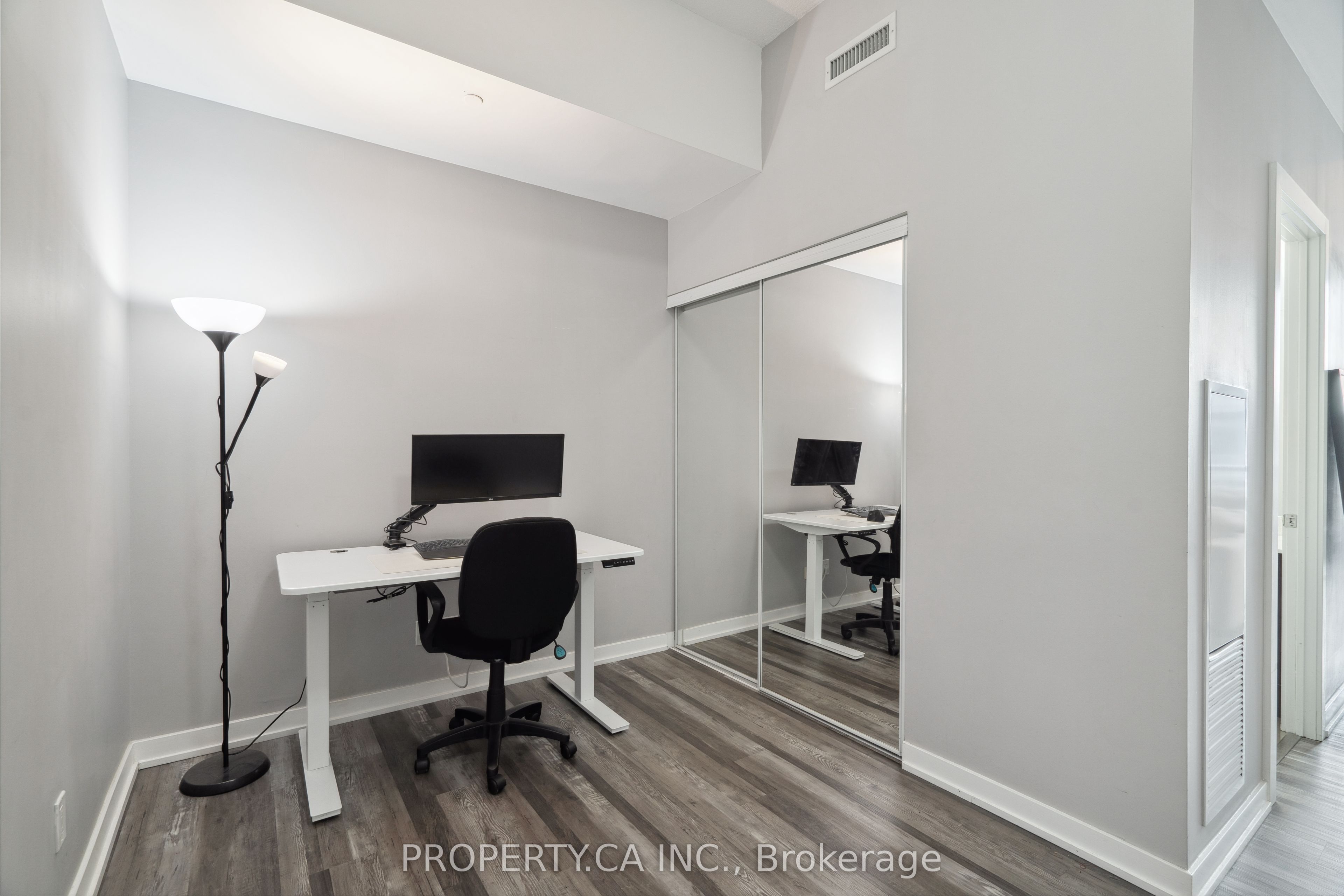 20 Bruyeres Mews 721, Toronto, ON M5V 0G8 photo 4