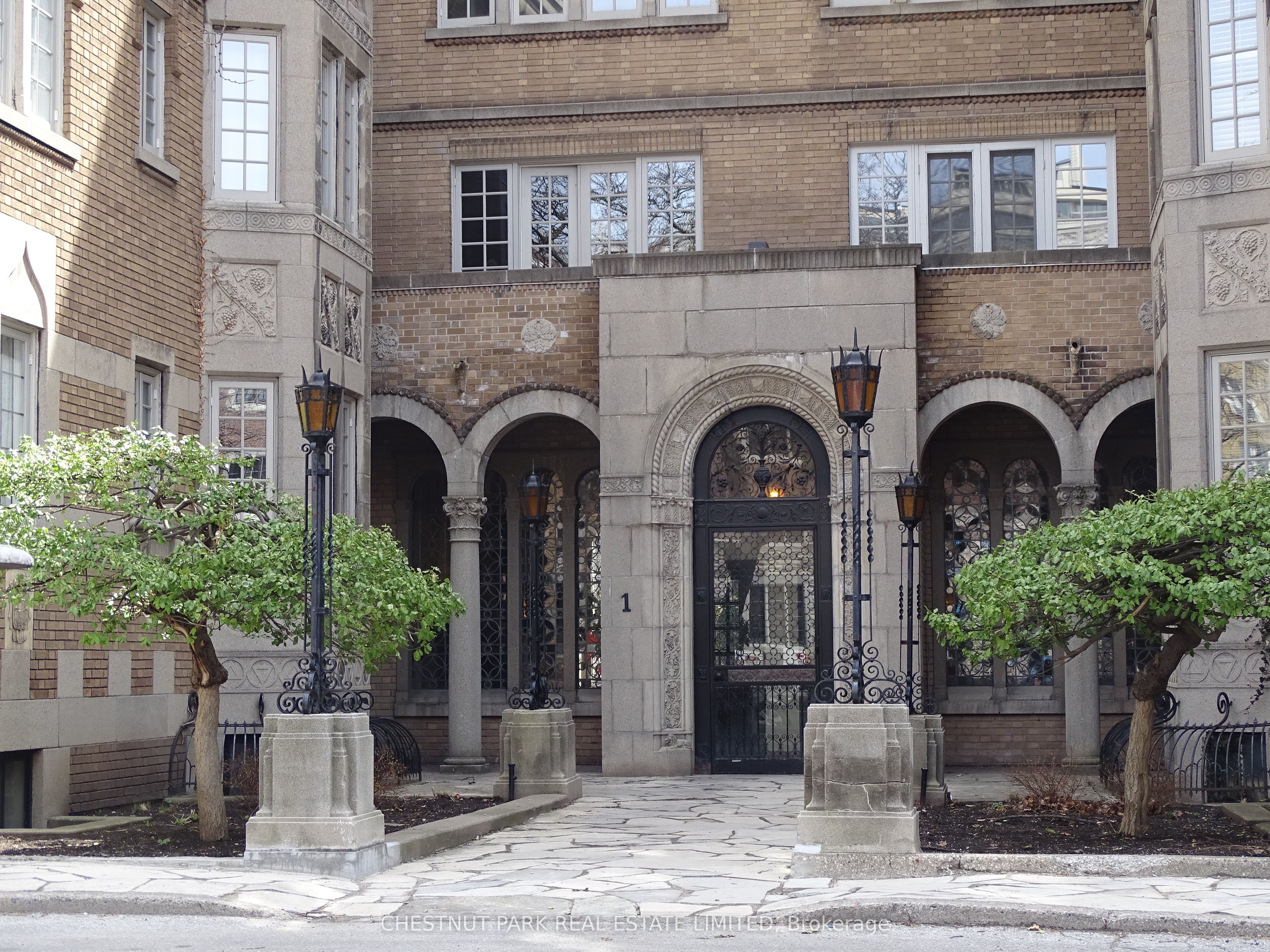 1 Clarendon Avenue 405, Toronto, ON M4V 1H8