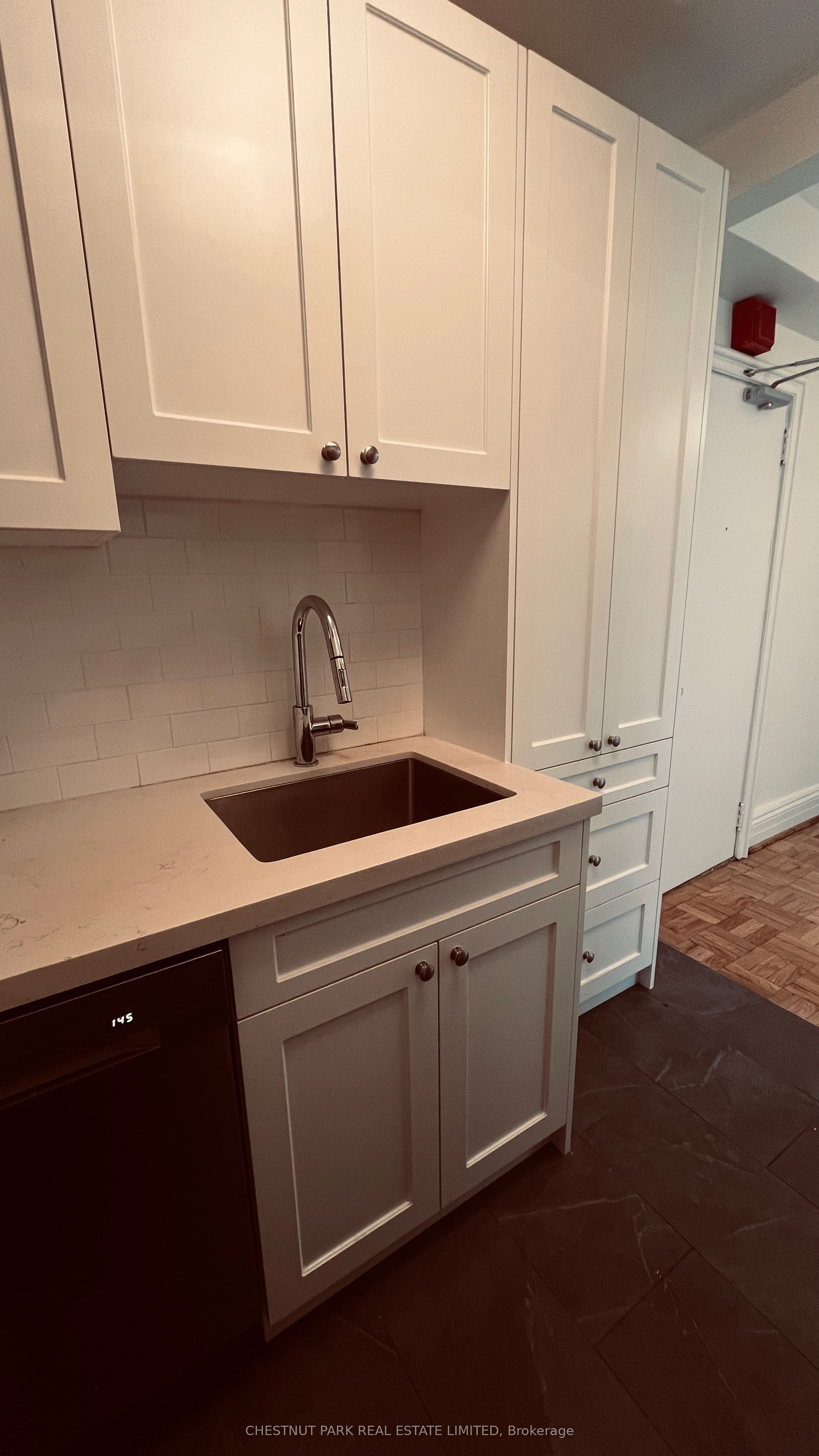 1 Clarendon Avenue 405, Toronto, ON M4V 1H8 photo 3