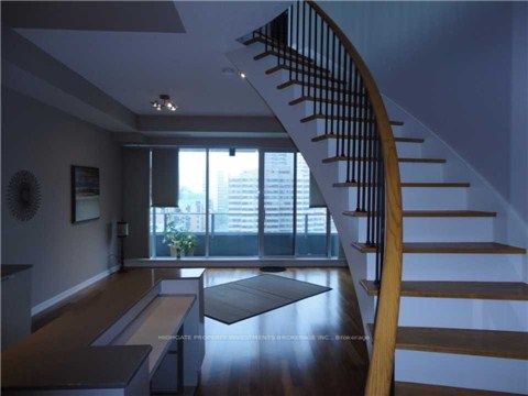 111 Elizabeth Street 1910, Toronto, ON M5G 1P7 photo 2
