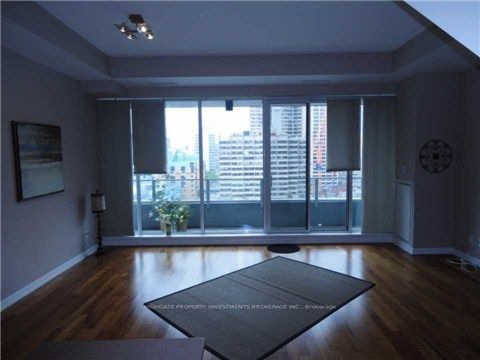 111 Elizabeth Street 1910, Toronto, ON M5G 1P7 photo 3