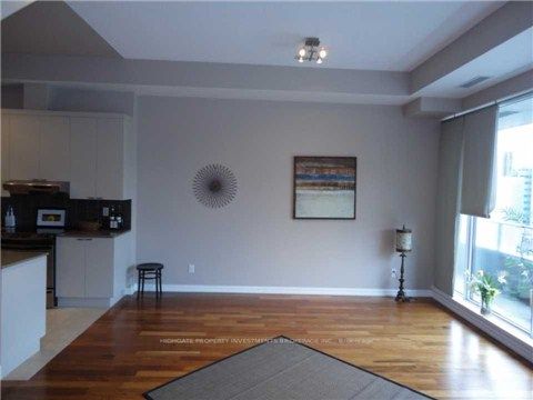 111 Elizabeth Street 1910, Toronto, ON M5G 1P7 photo 5