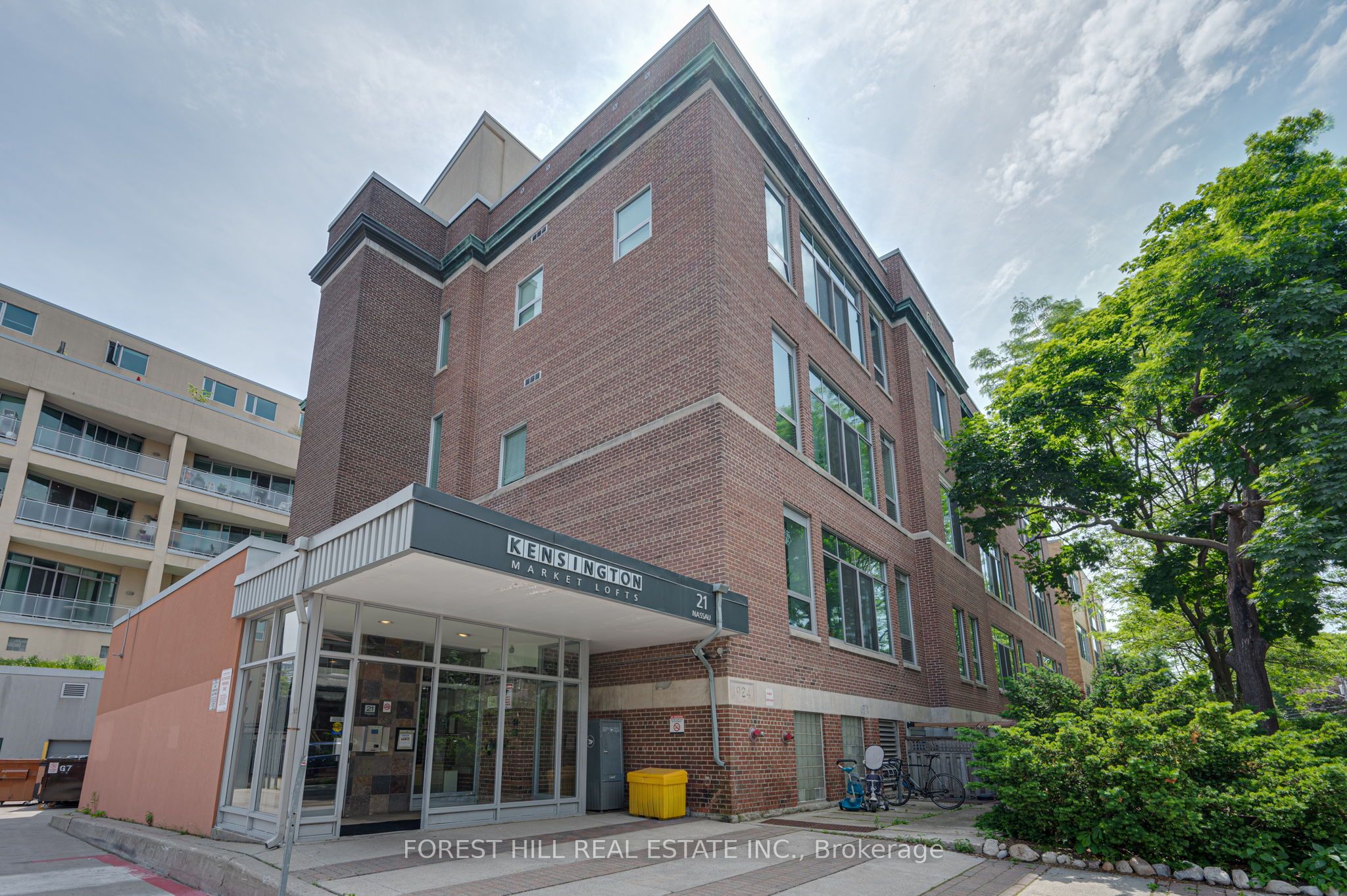 21 Nassau Street 301, Toronto, ON M5T 3K6