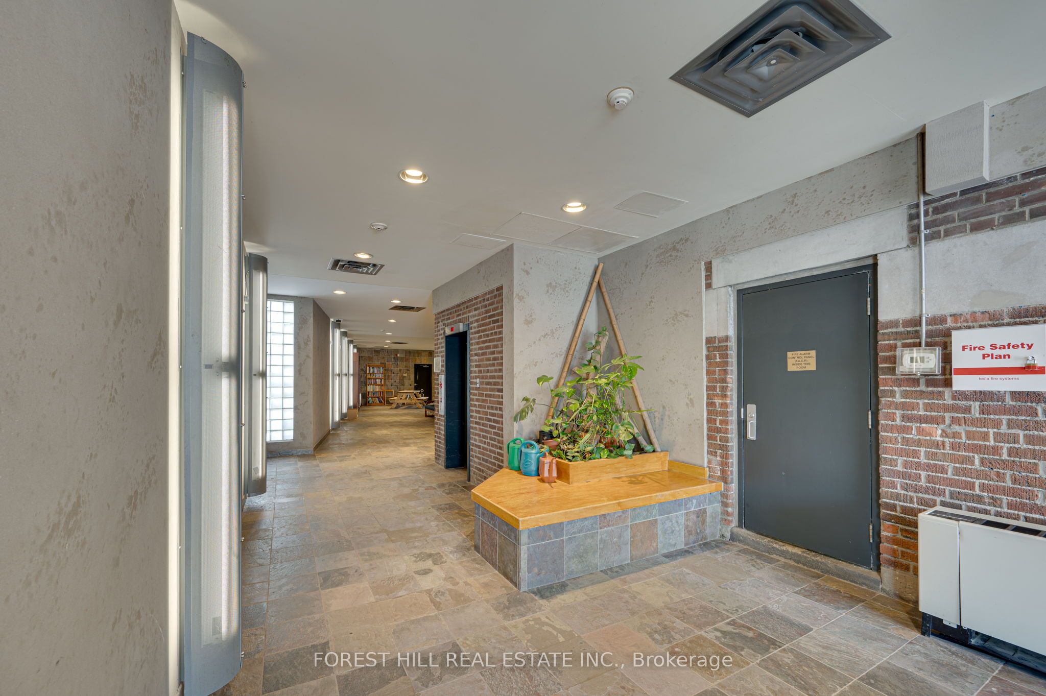 21 Nassau Street 301, Toronto, ON M5T 3K6 photo 4