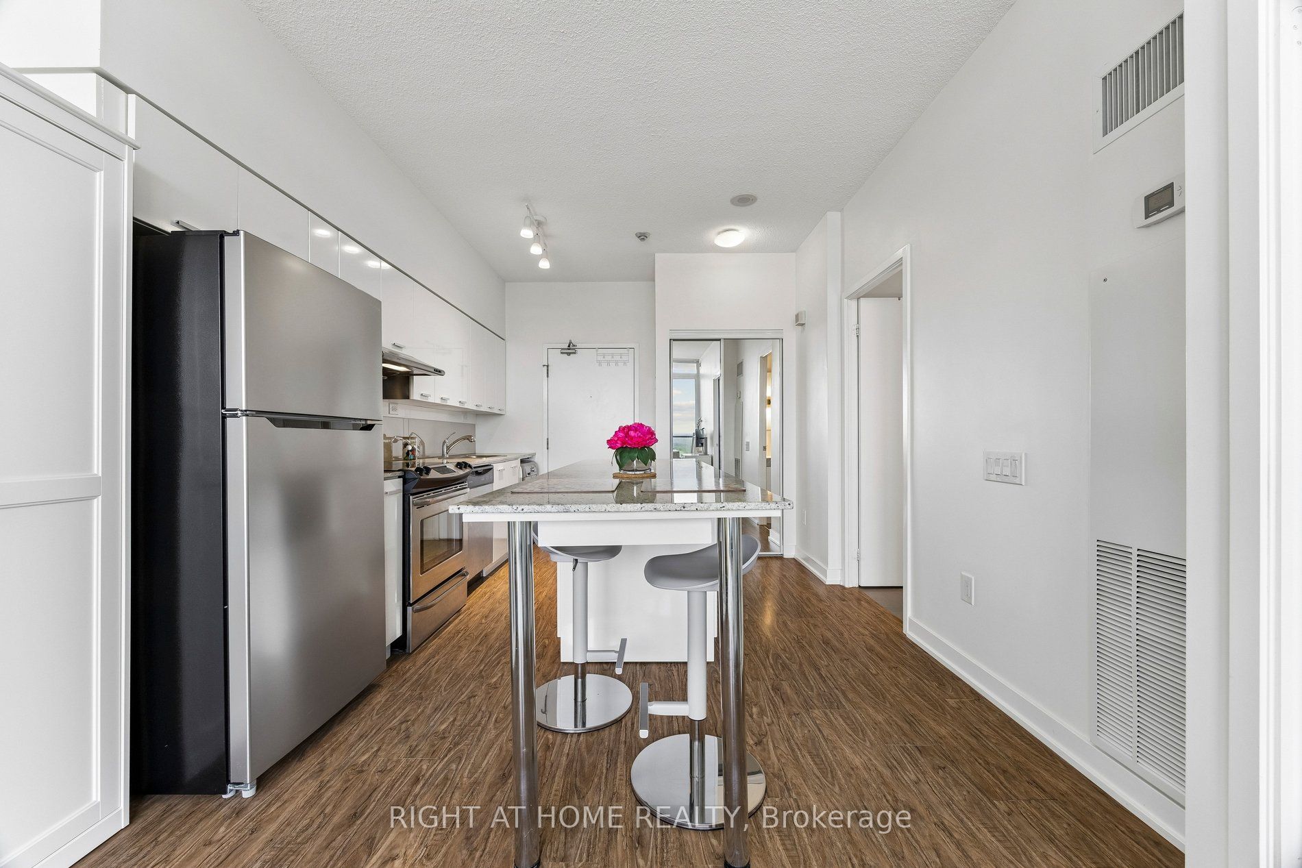 29 Singer Court 2306, Toronto, ON M2K 0B3 photo 2
