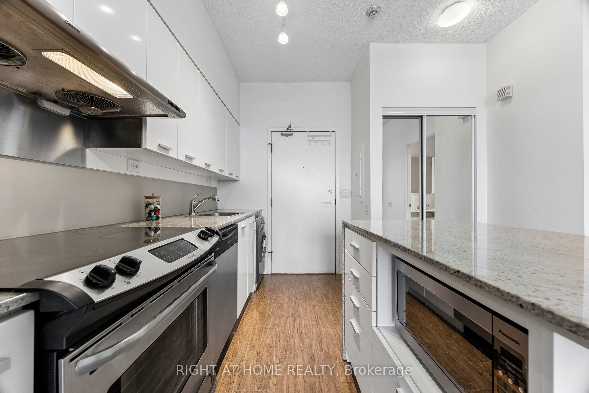 29 Singer Court 2306, Toronto, ON M2K 0B3 photo 3
