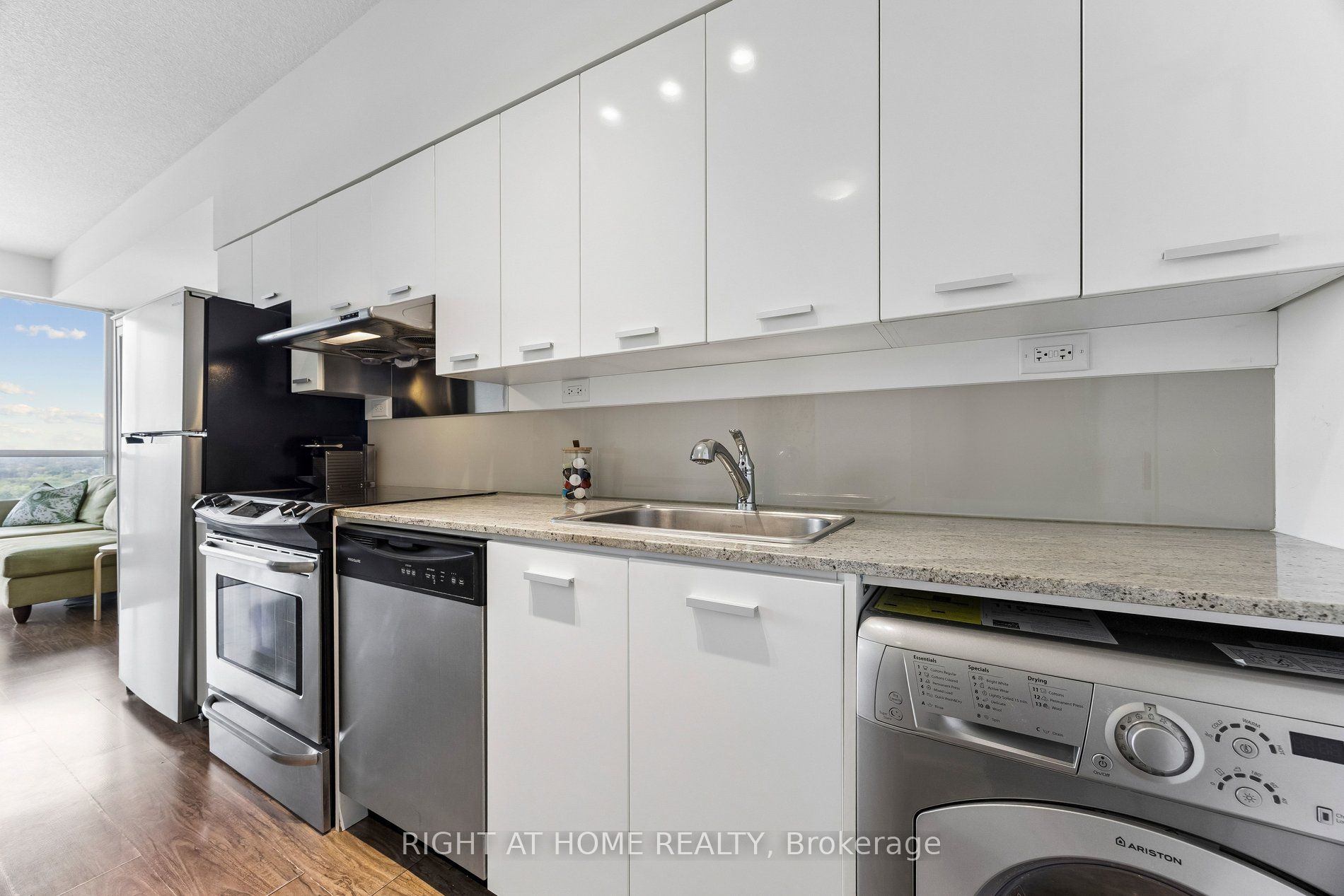 29 Singer Court 2306, Toronto, ON M2K 0B3 photo 5