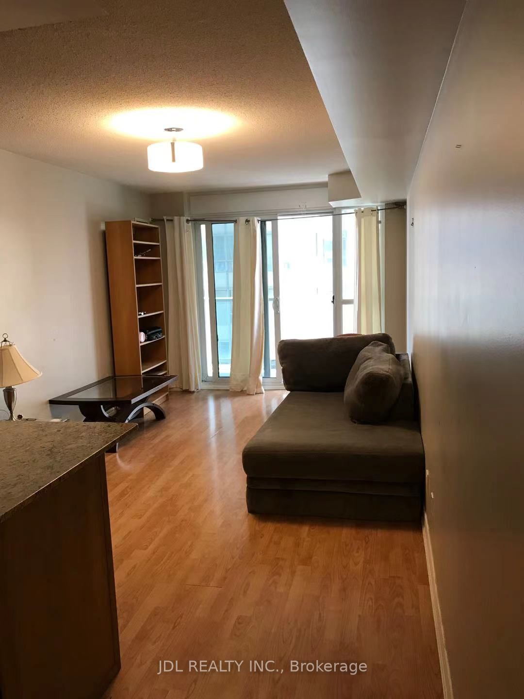 761 Bay Street 907, Toronto, ON M5G 2R2 photo 2