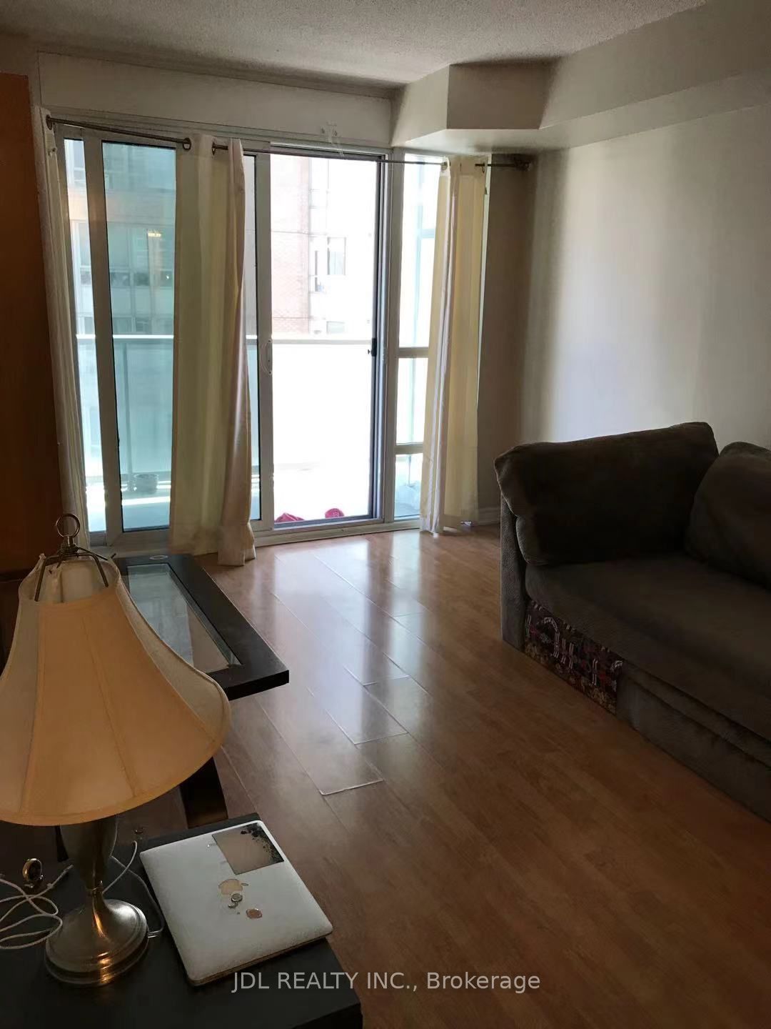 761 Bay Street 907, Toronto, ON M5G 2R2 photo 4