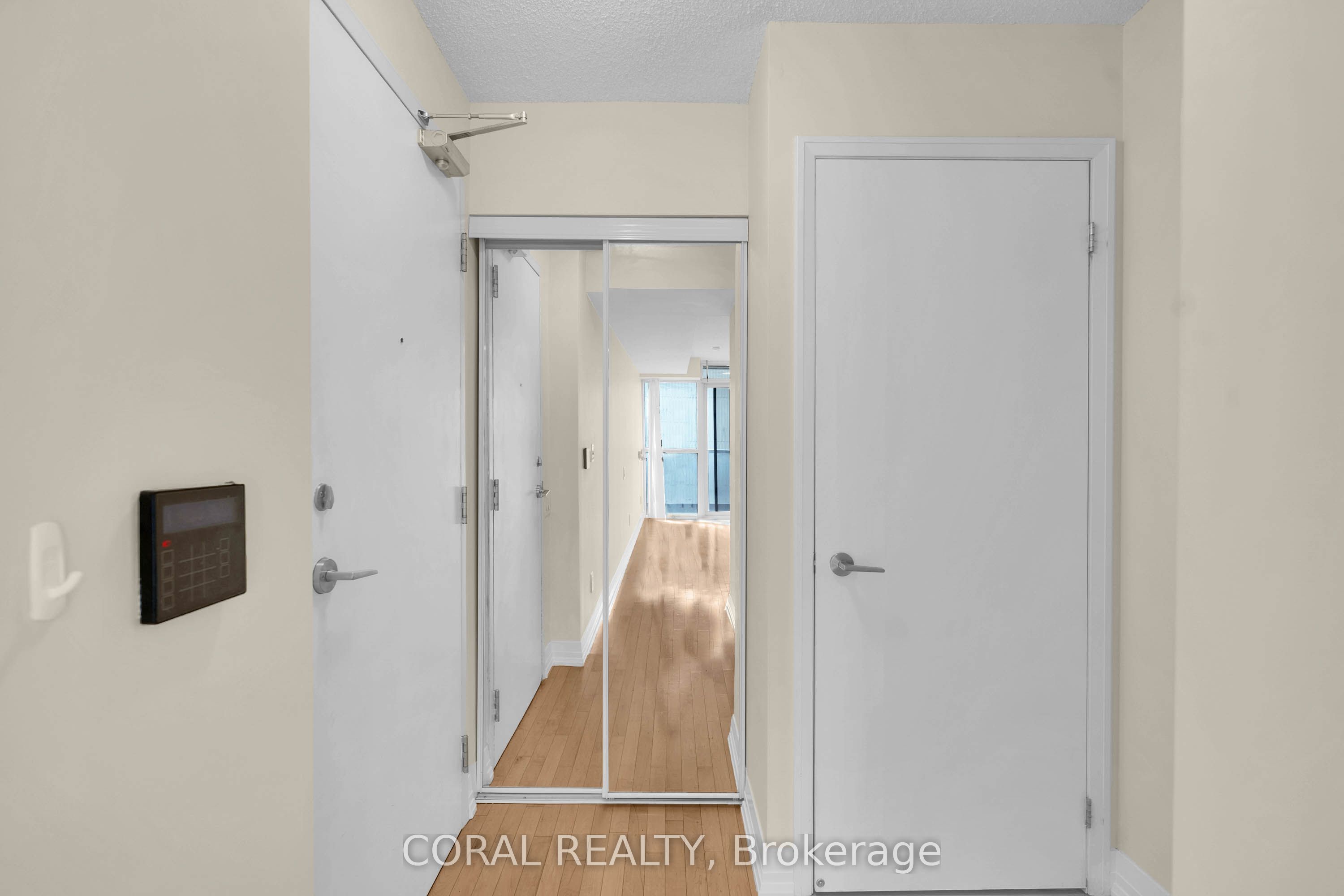 25 Carlton Street 1901, Toronto, ON M5B 1L4 photo 4