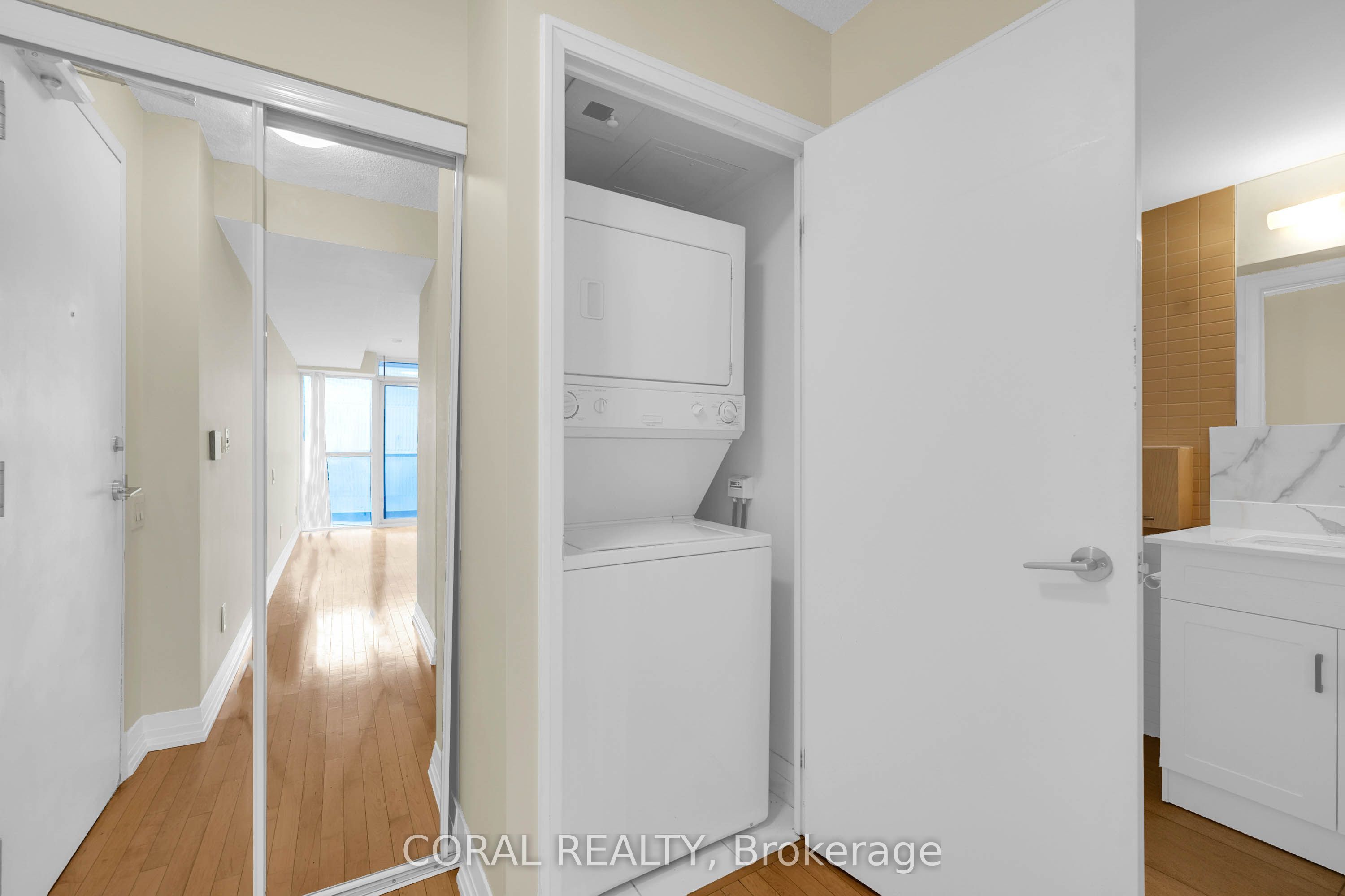 25 Carlton Street 1901, Toronto, ON M5B 1L4 photo 5