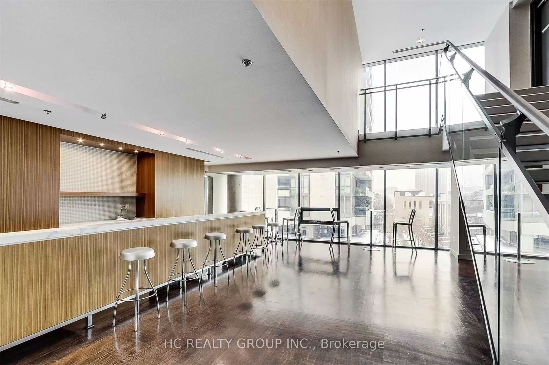 285 Mutual Street 1905, Toronto, ON M4Y 3C5 photo 2