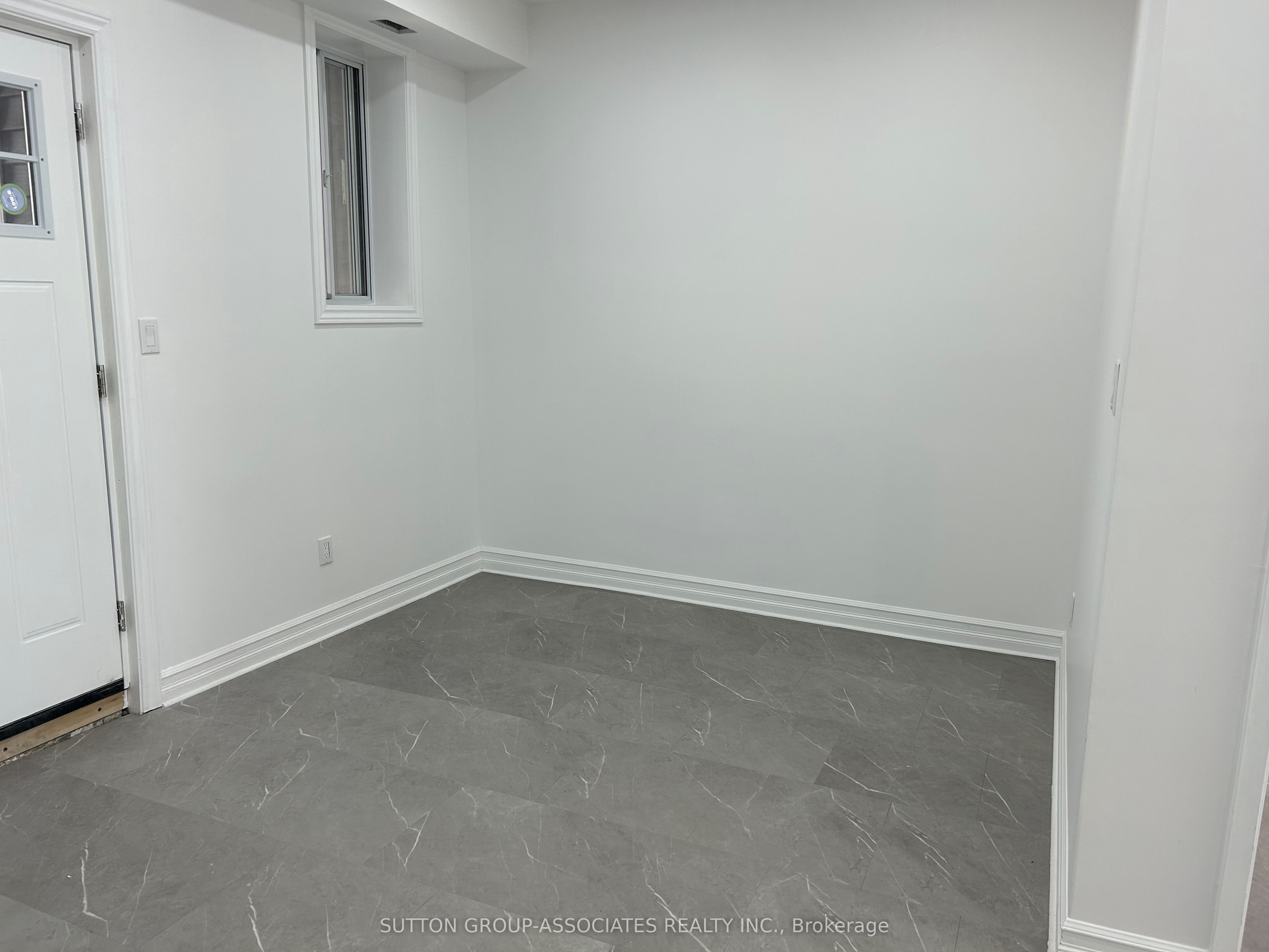 792 College Street 2nd fl, Toronto, ON M6G 1C5 photo 4