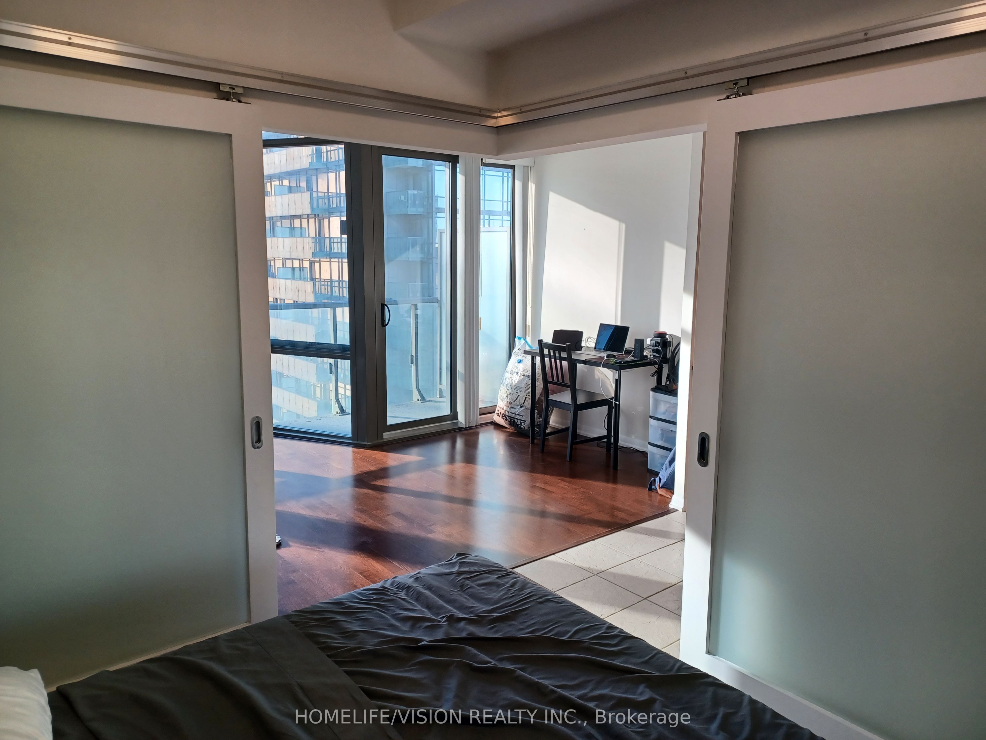 832 Bay Street 2107, Toronto, ON M5S 1Z6 photo 2